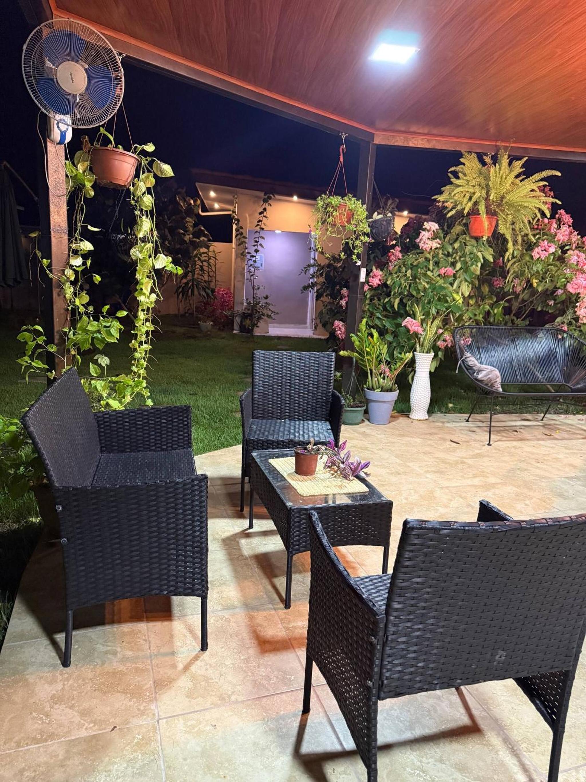 Cozy Apartment 8 minutes from Downtown David - Private Entrance Garden