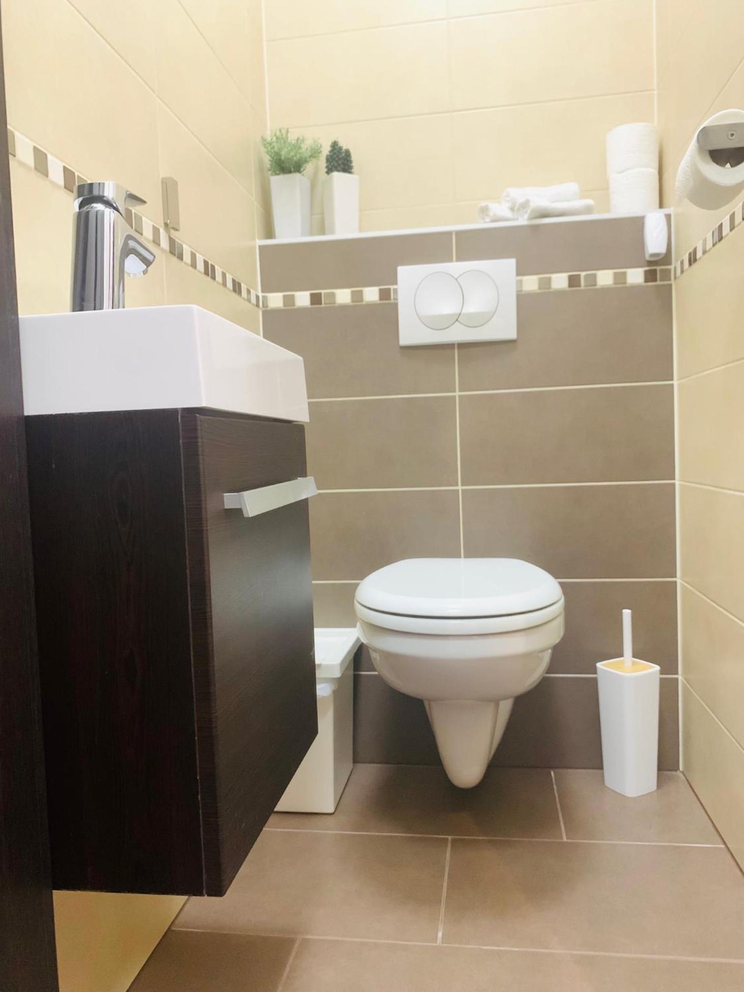 Local-Lux Premium Apartment- 2 Bedrooms Balcony -2 Private Parking