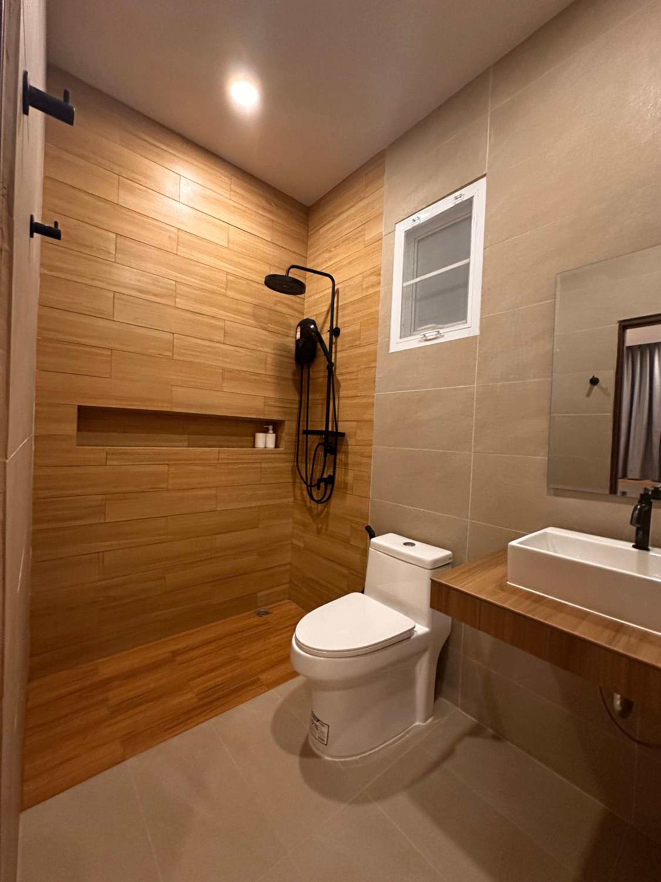 Baan Suan Poolsap - Haad Rin Beach