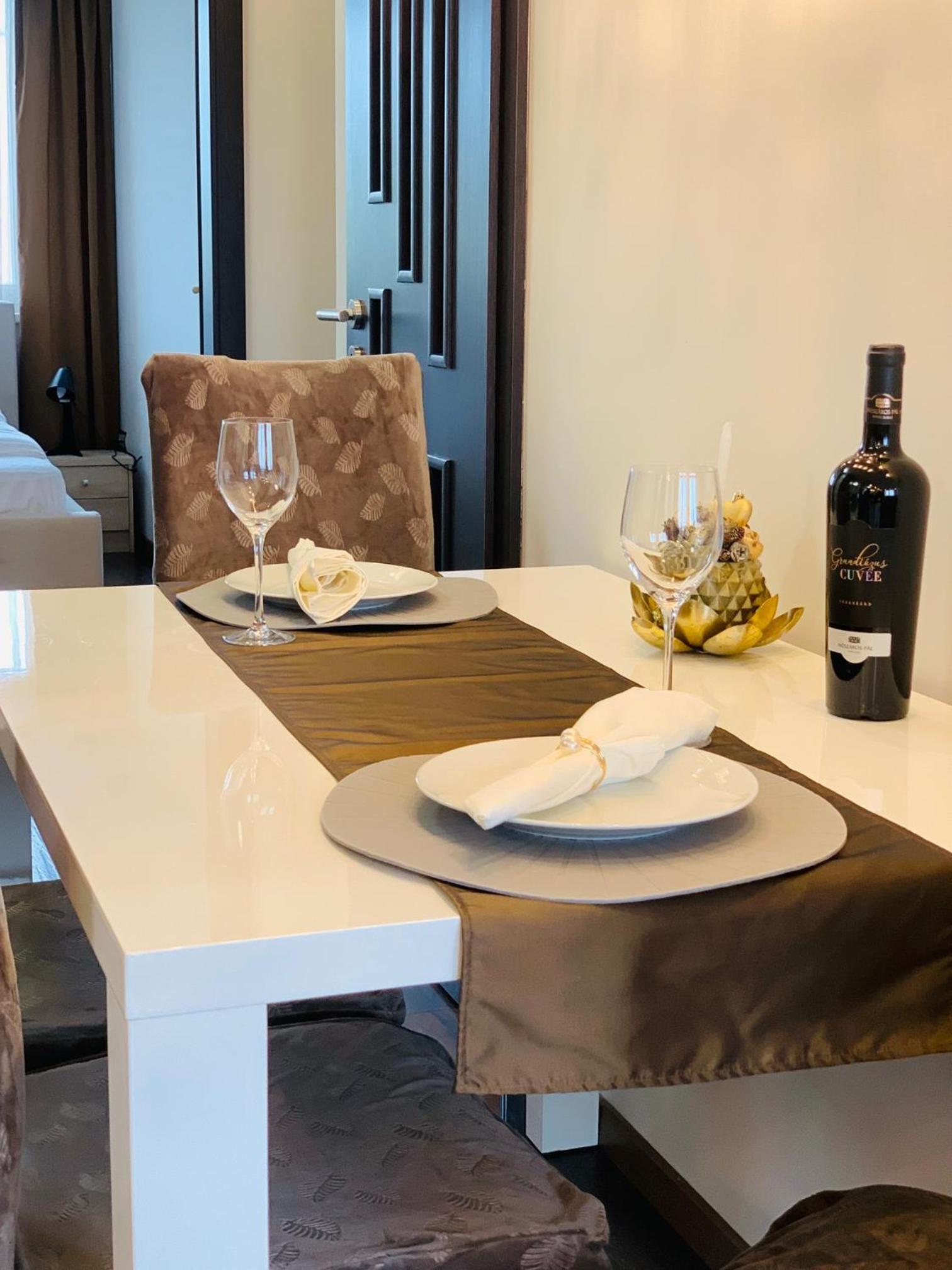 Local-Lux Premium Apartment- 2 Bedrooms Balcony -2 Private Parking