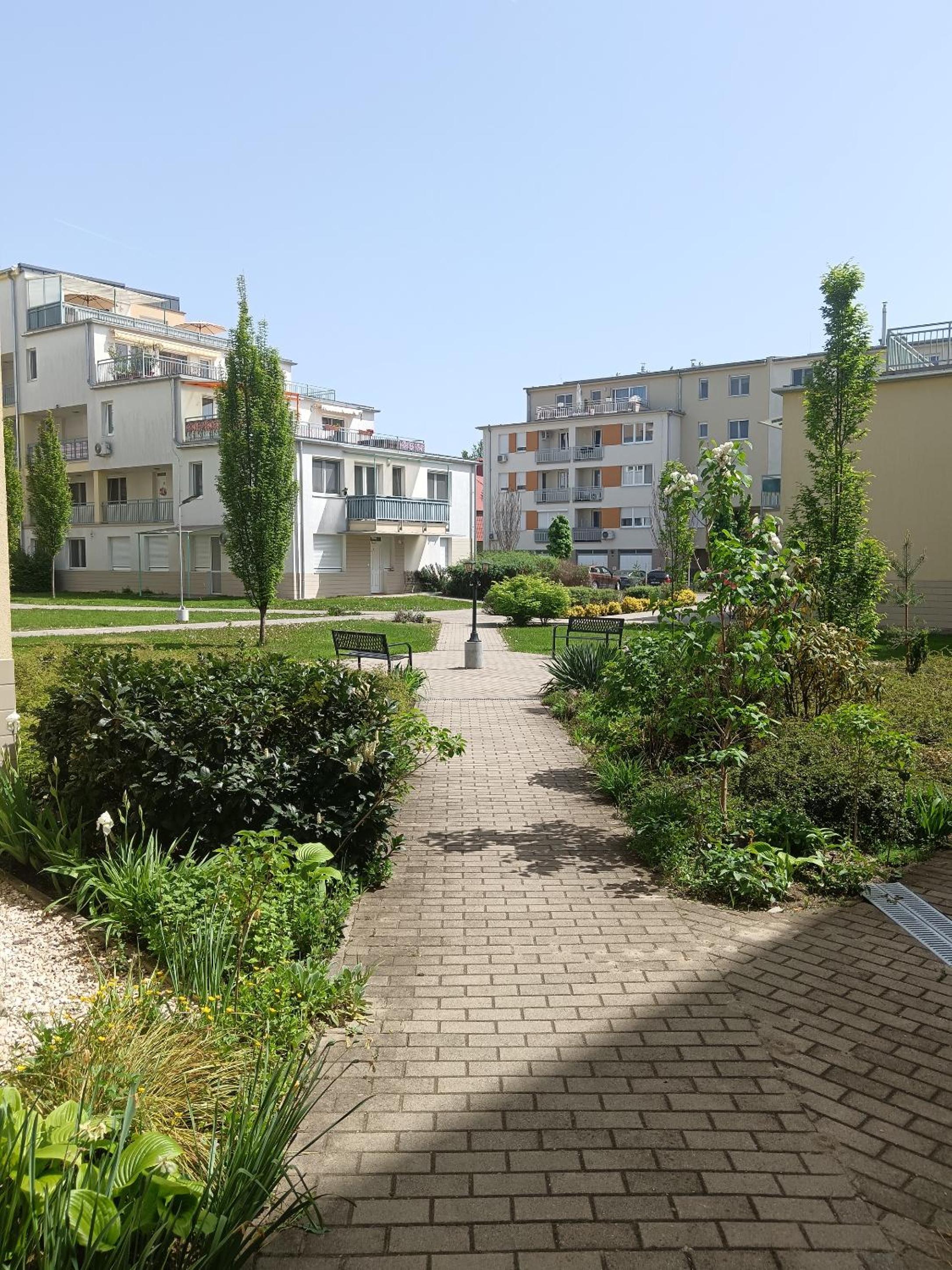 Local-Lux Premium Apartment- 2 Bedrooms Balcony -2 Private Parking