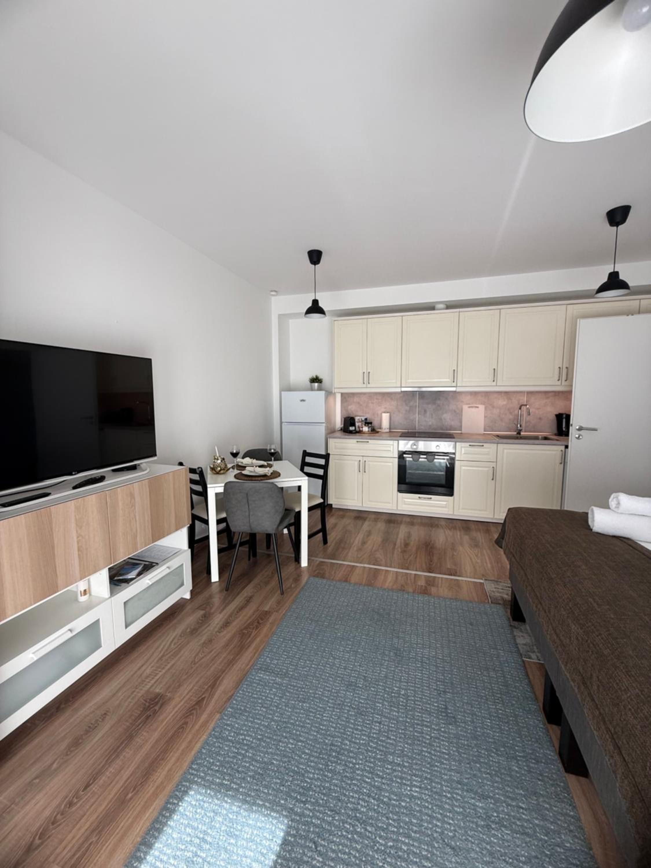 Local-Lux Apartment F3 - Private Parking & Balcony