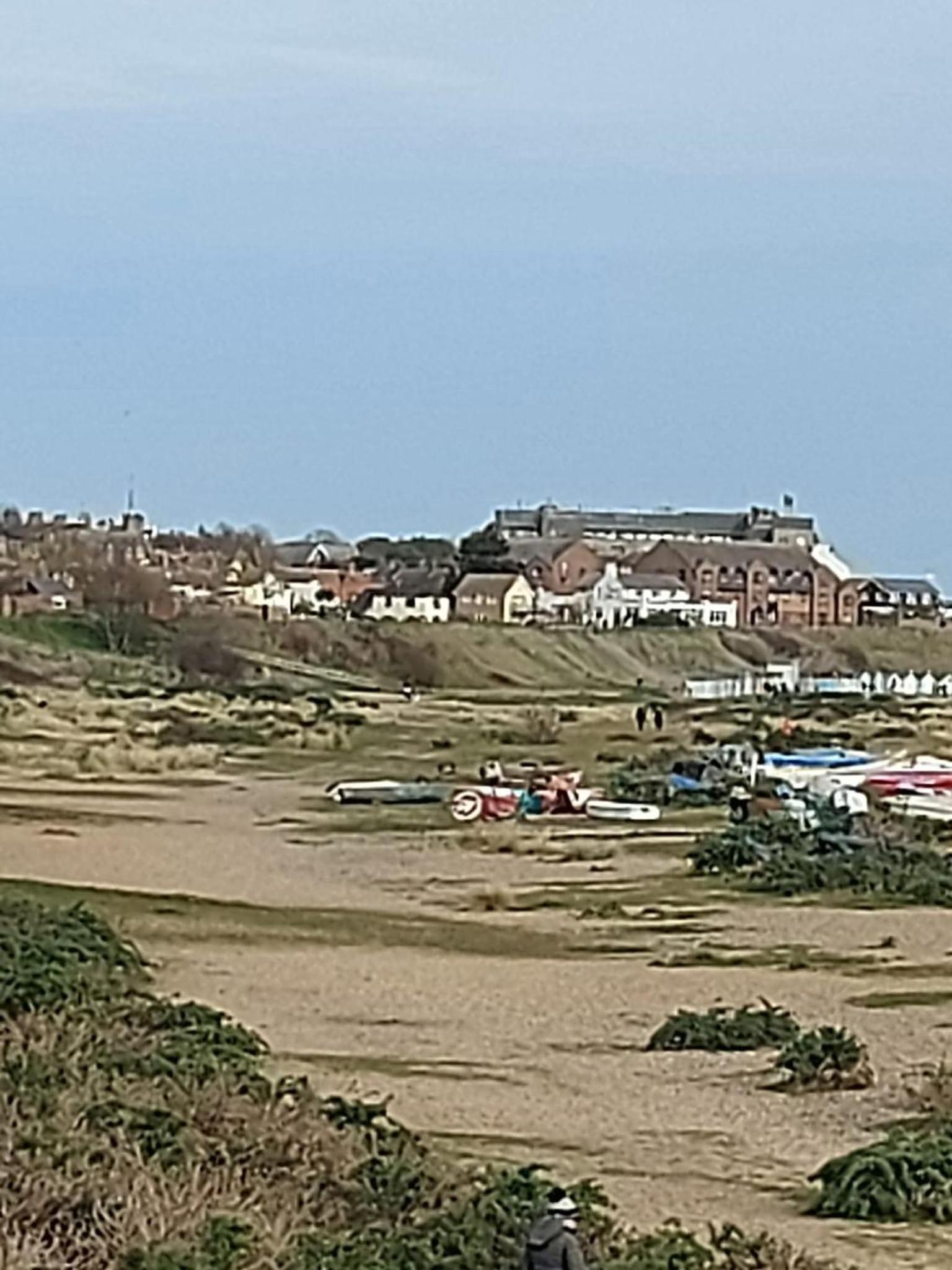 Coastline cottage Pakefield, 2 minutes walk to the beach