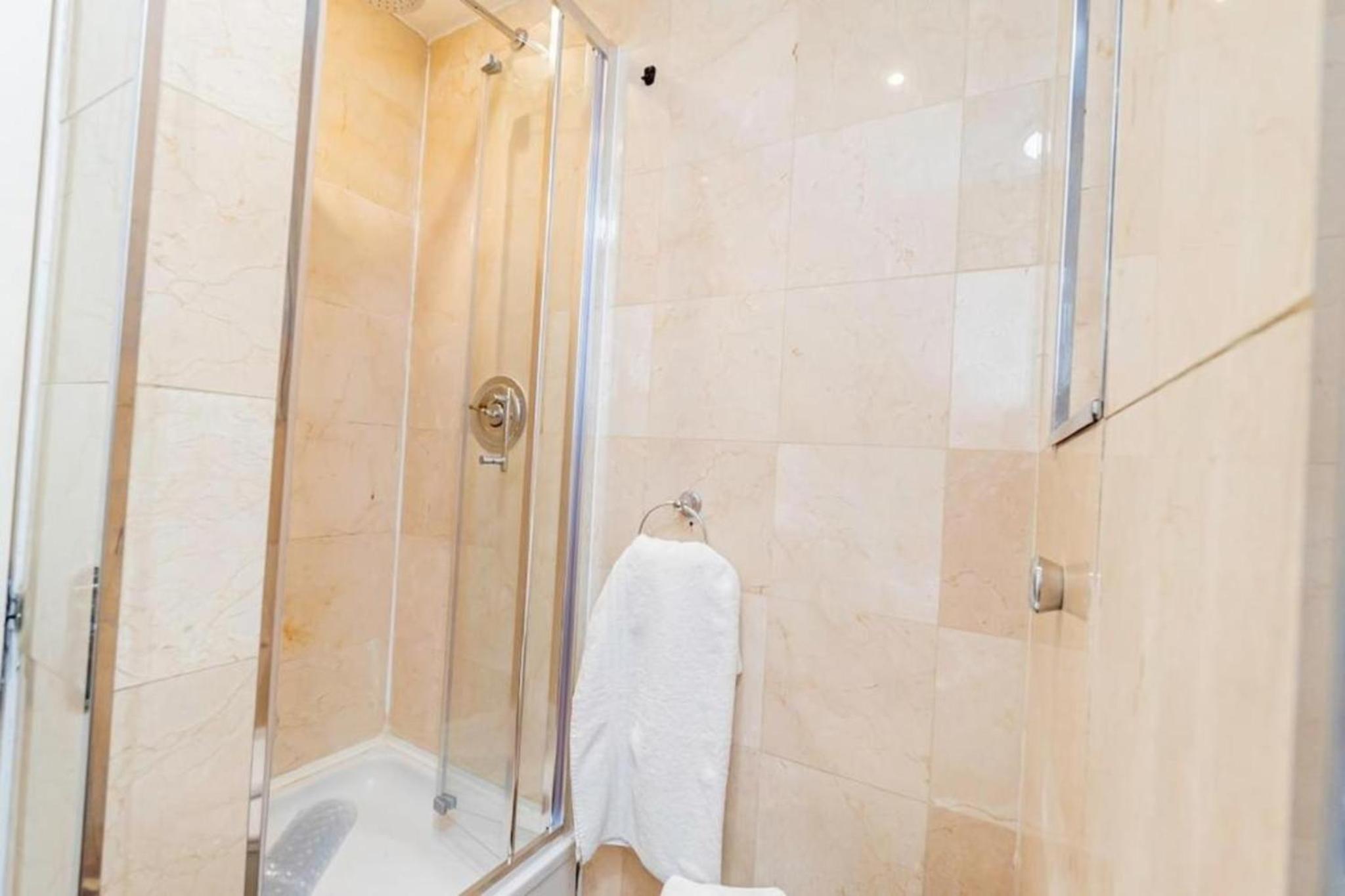 Stylish 2BR Near Hyde Park & Museums, Kensington