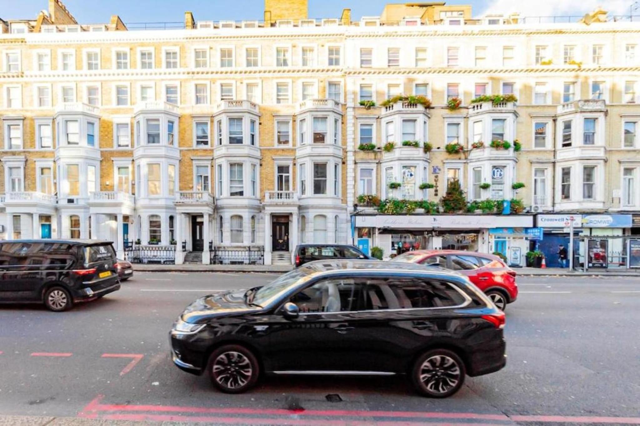 Stylish 2BR Near Hyde Park & Museums, Kensington