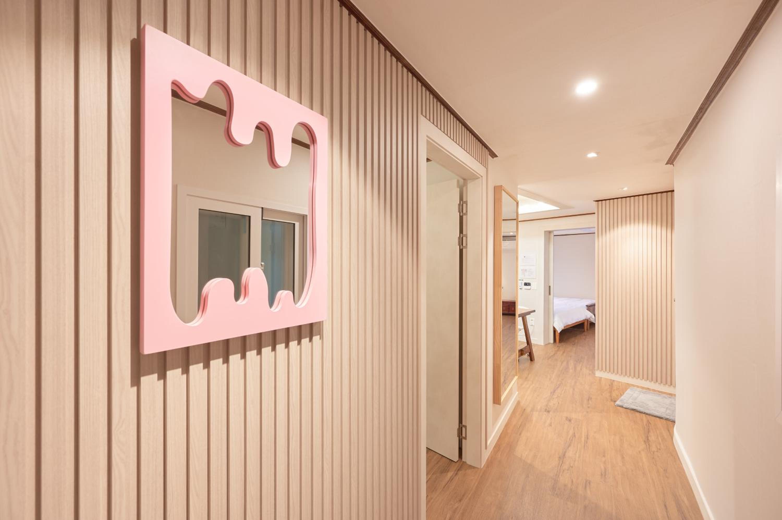 SEOHONG STAY #Seoul Station#Hongdae#Myeongdong