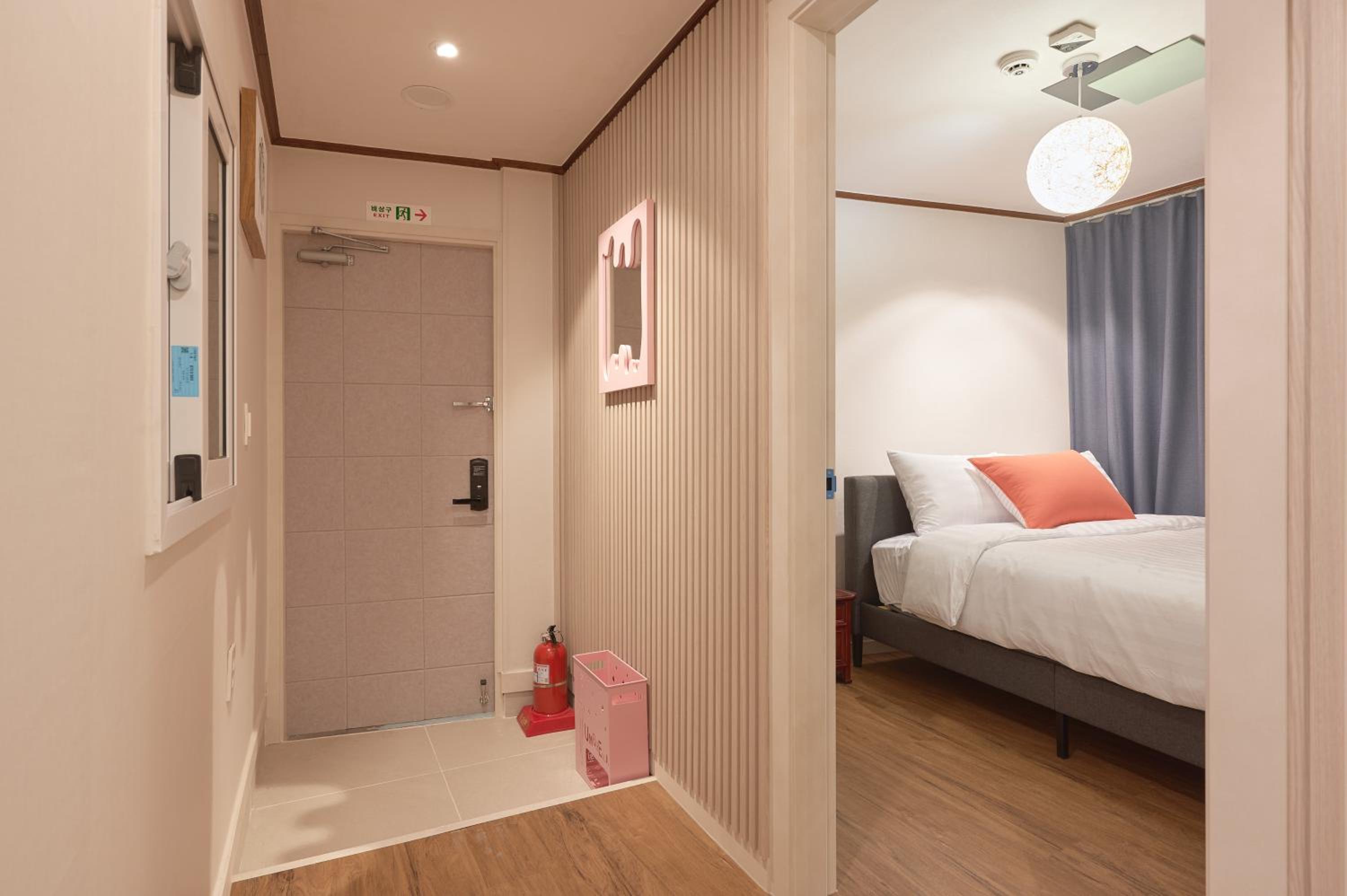 SEOHONG STAY #Seoul Station#Hongdae#Myeongdong