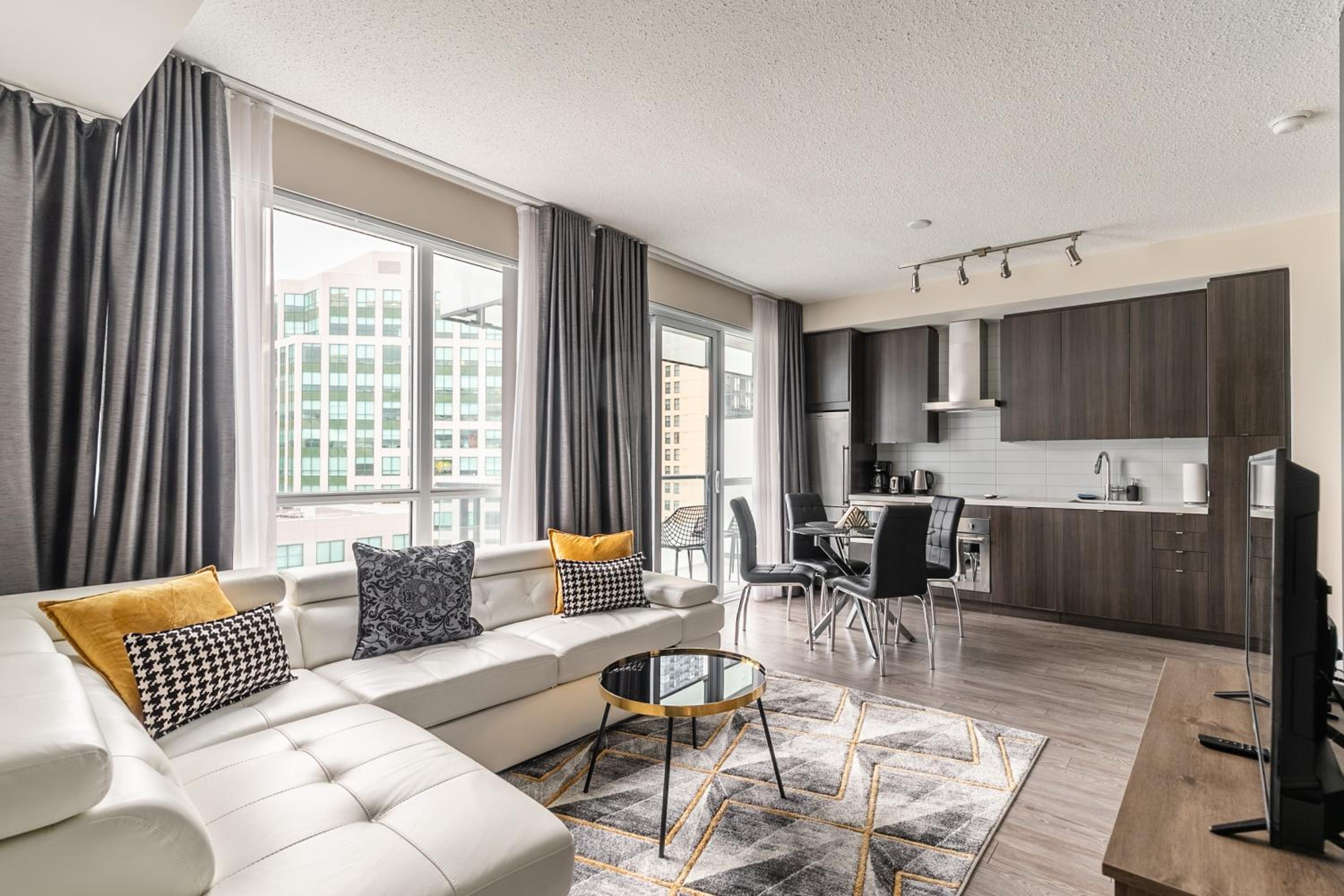 Modern 1 Bedroom Condo Front Street Downtown Toronto