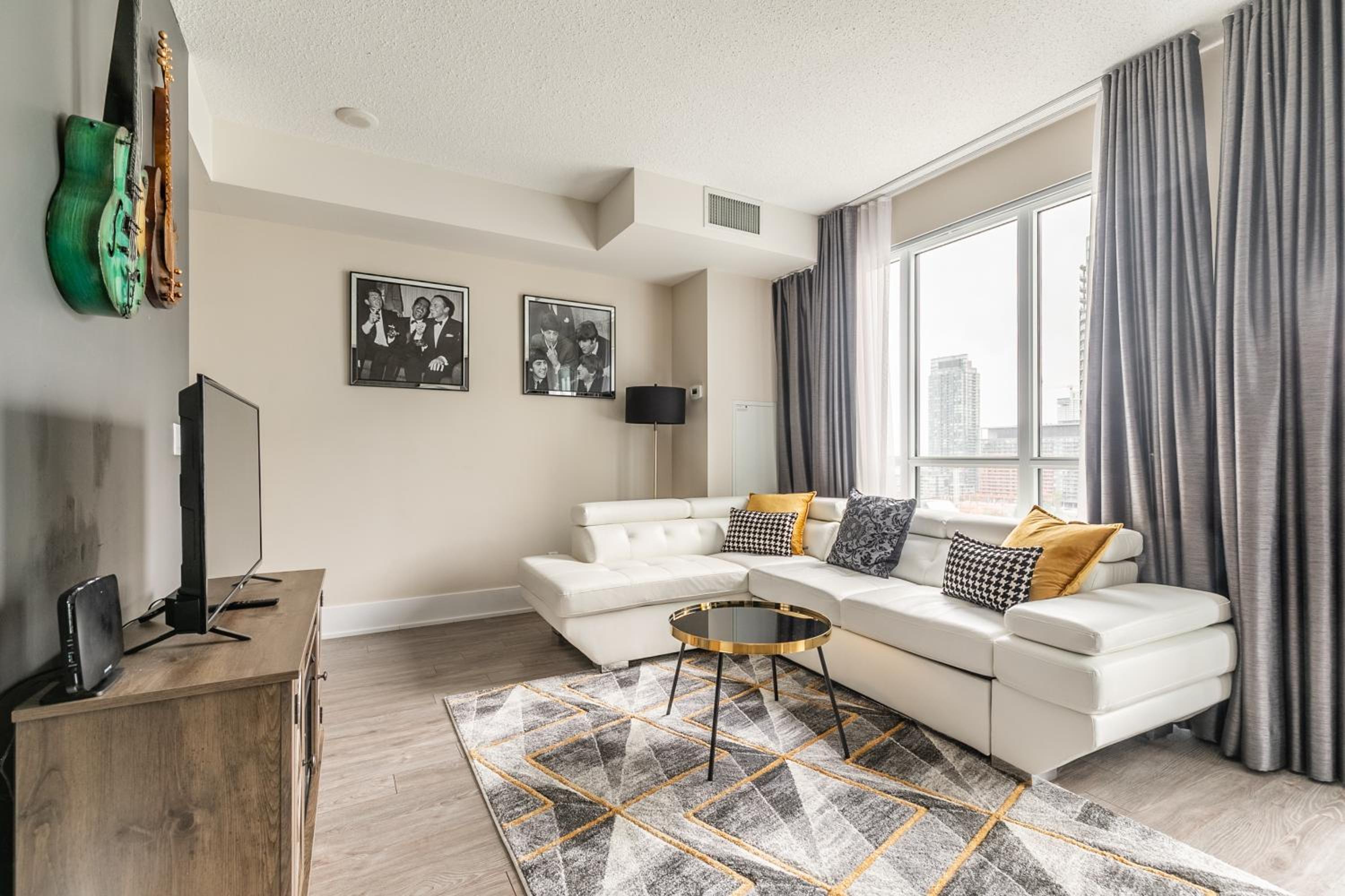 Modern 1 Bedroom Condo Front Street Downtown Toronto
