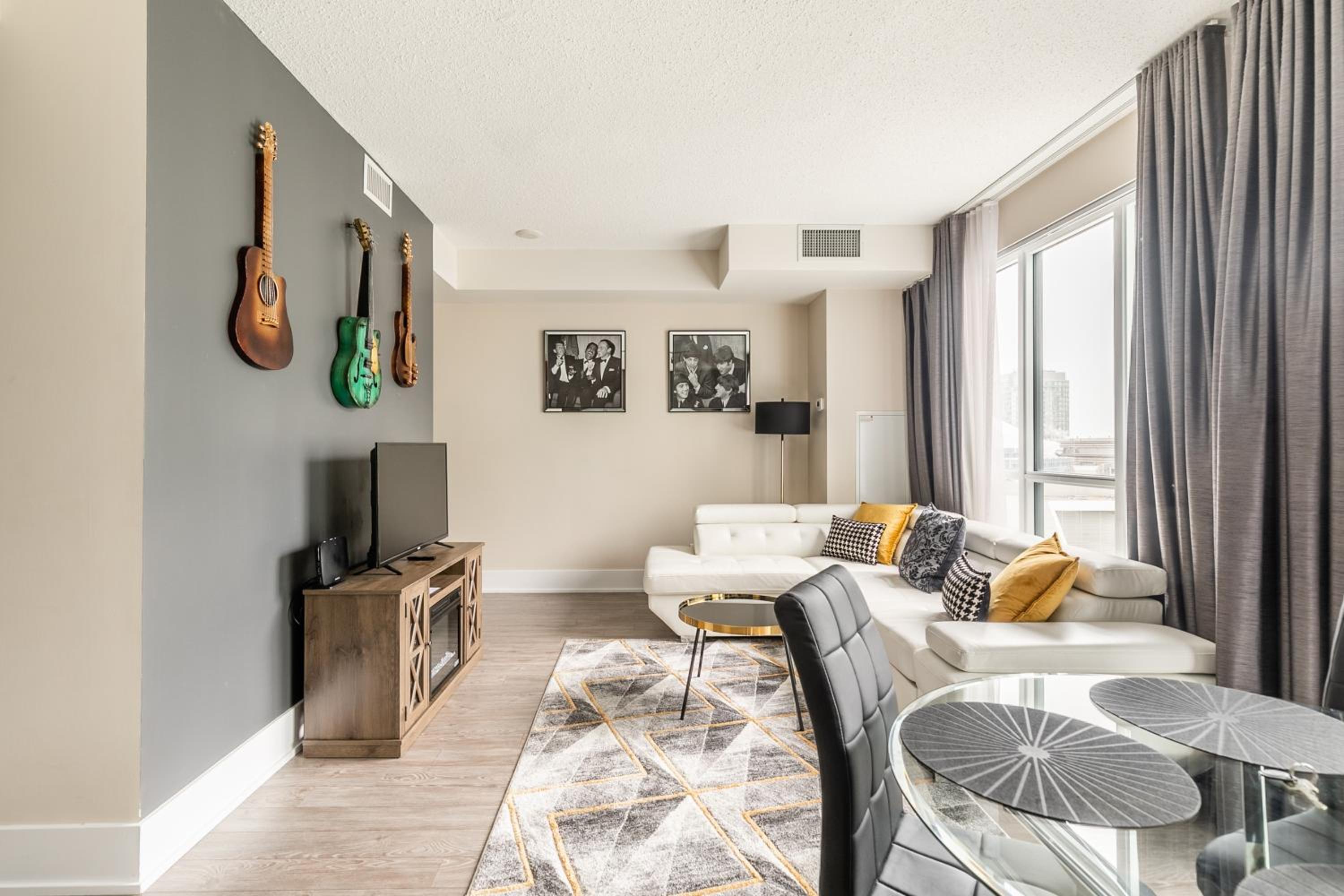 Modern 1 Bedroom Condo Front Street Downtown Toronto