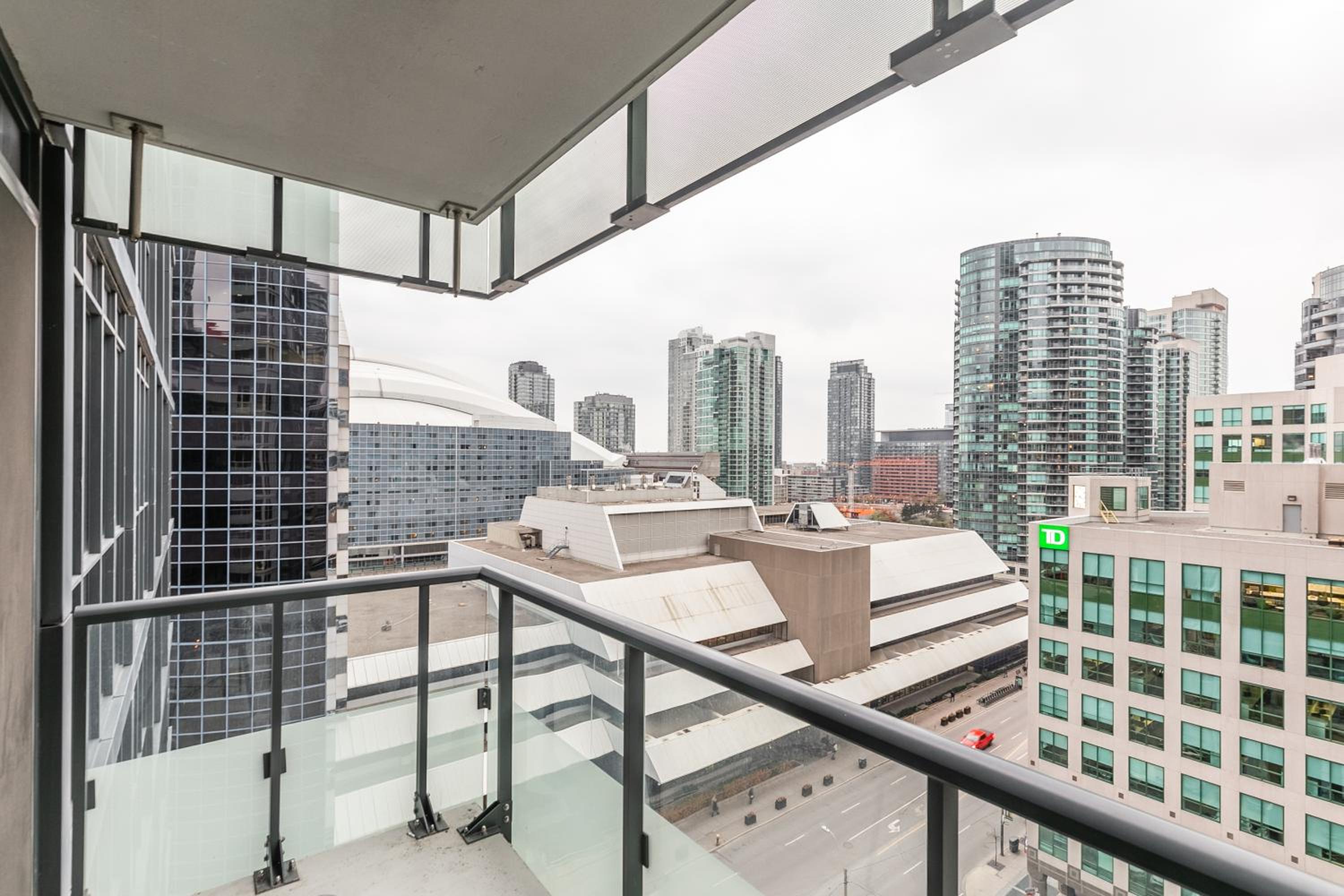 Modern 1 Bedroom Condo Front Street Downtown Toronto