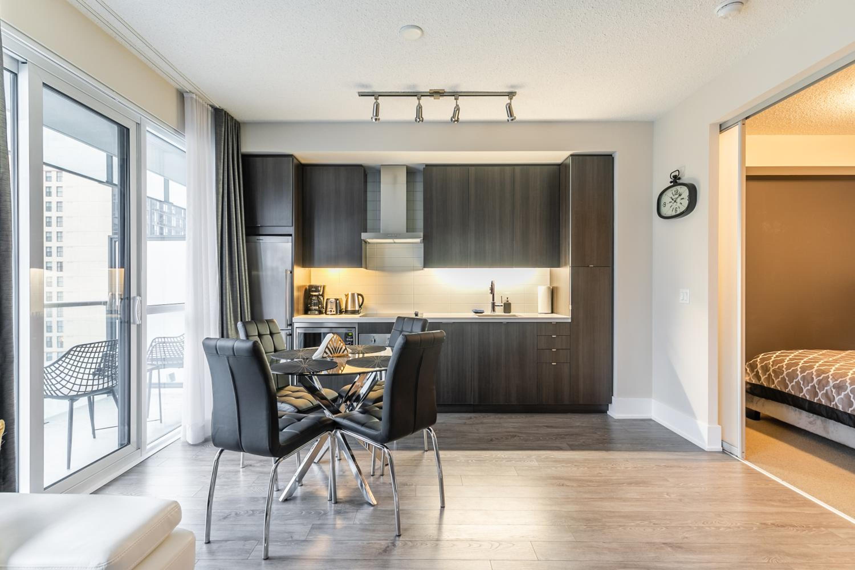 Modern 1 Bedroom Condo Front Street Downtown Toronto