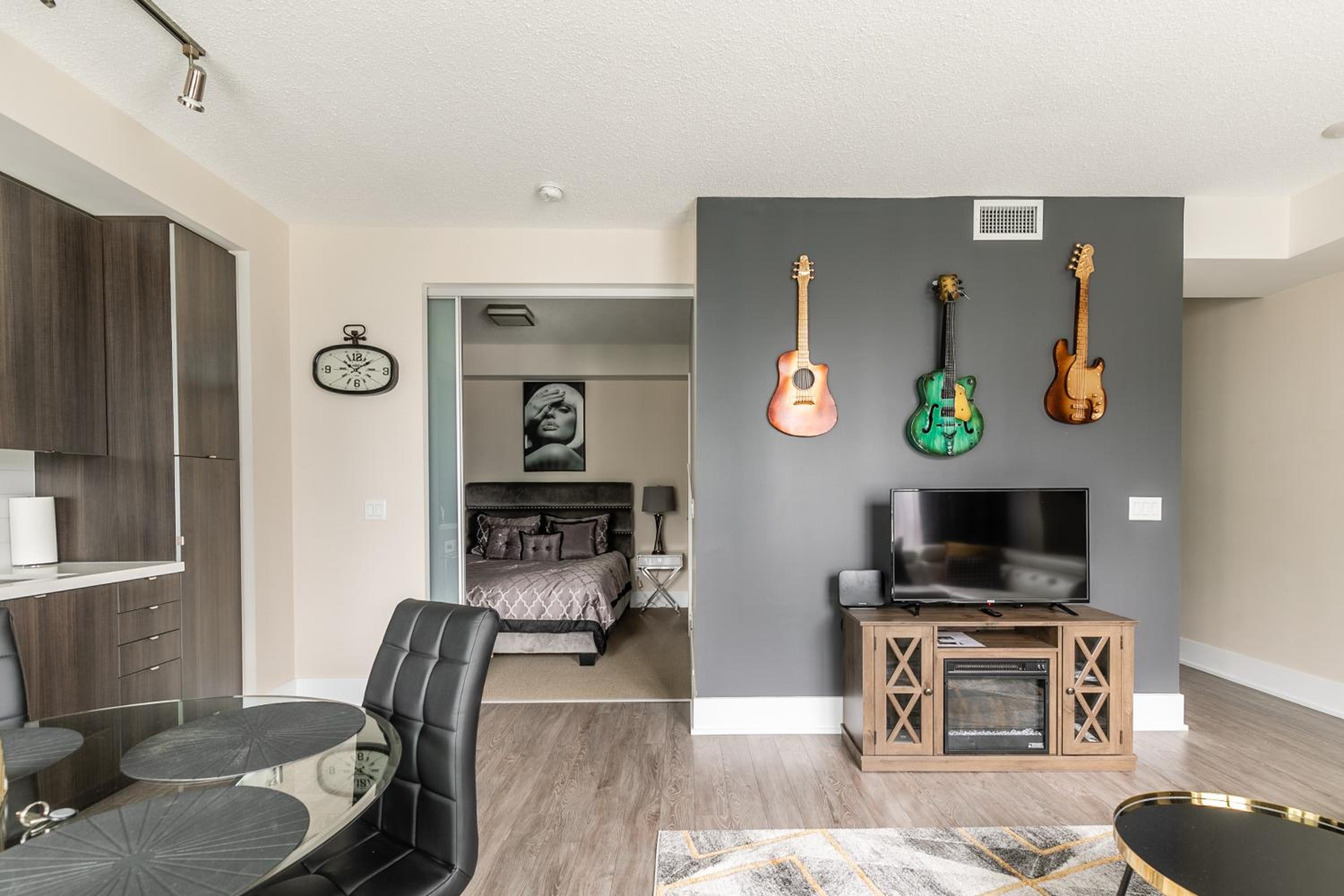 Modern 1 Bedroom Condo Front Street Downtown Toronto