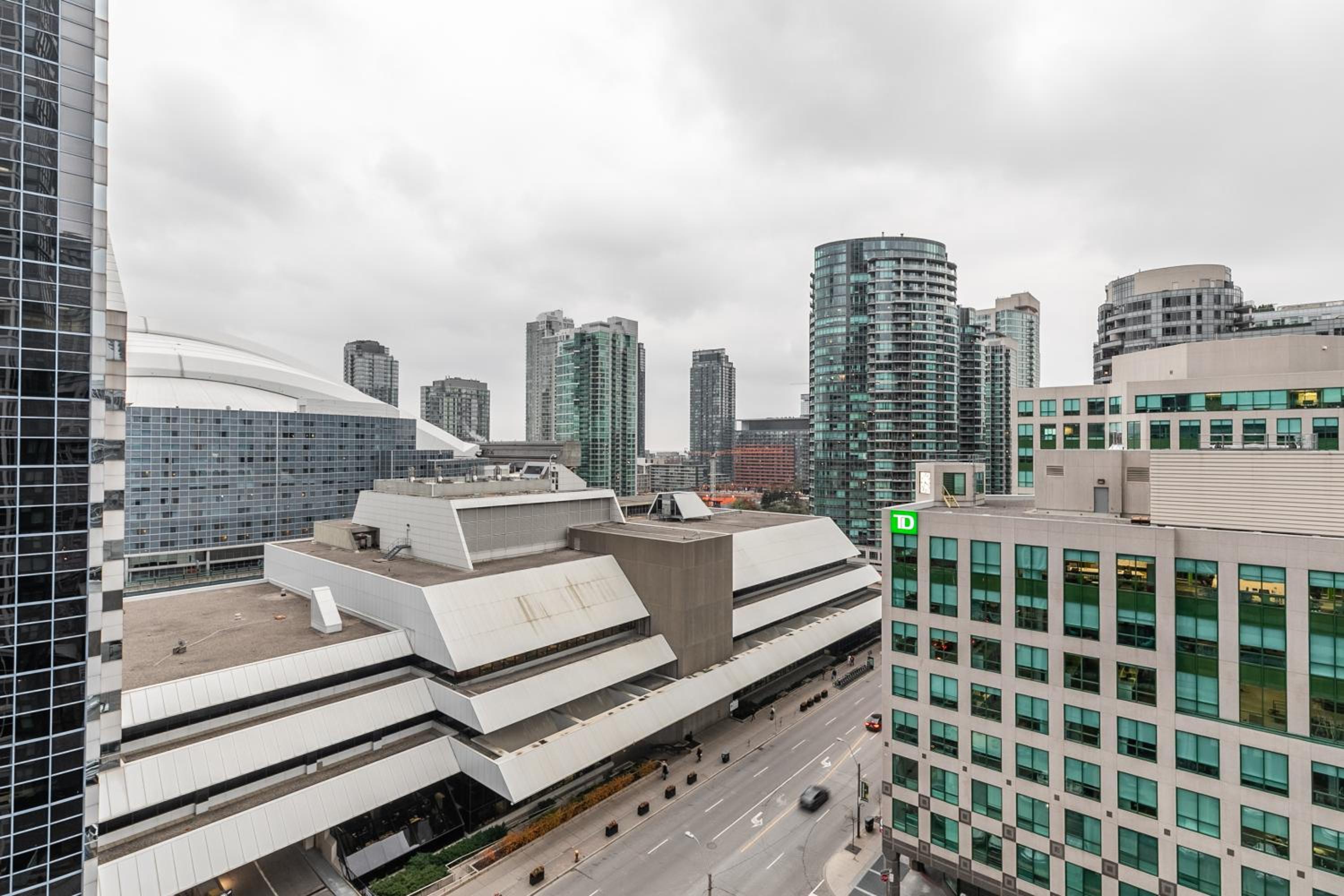 Modern 1 Bedroom Condo Front Street Downtown Toronto