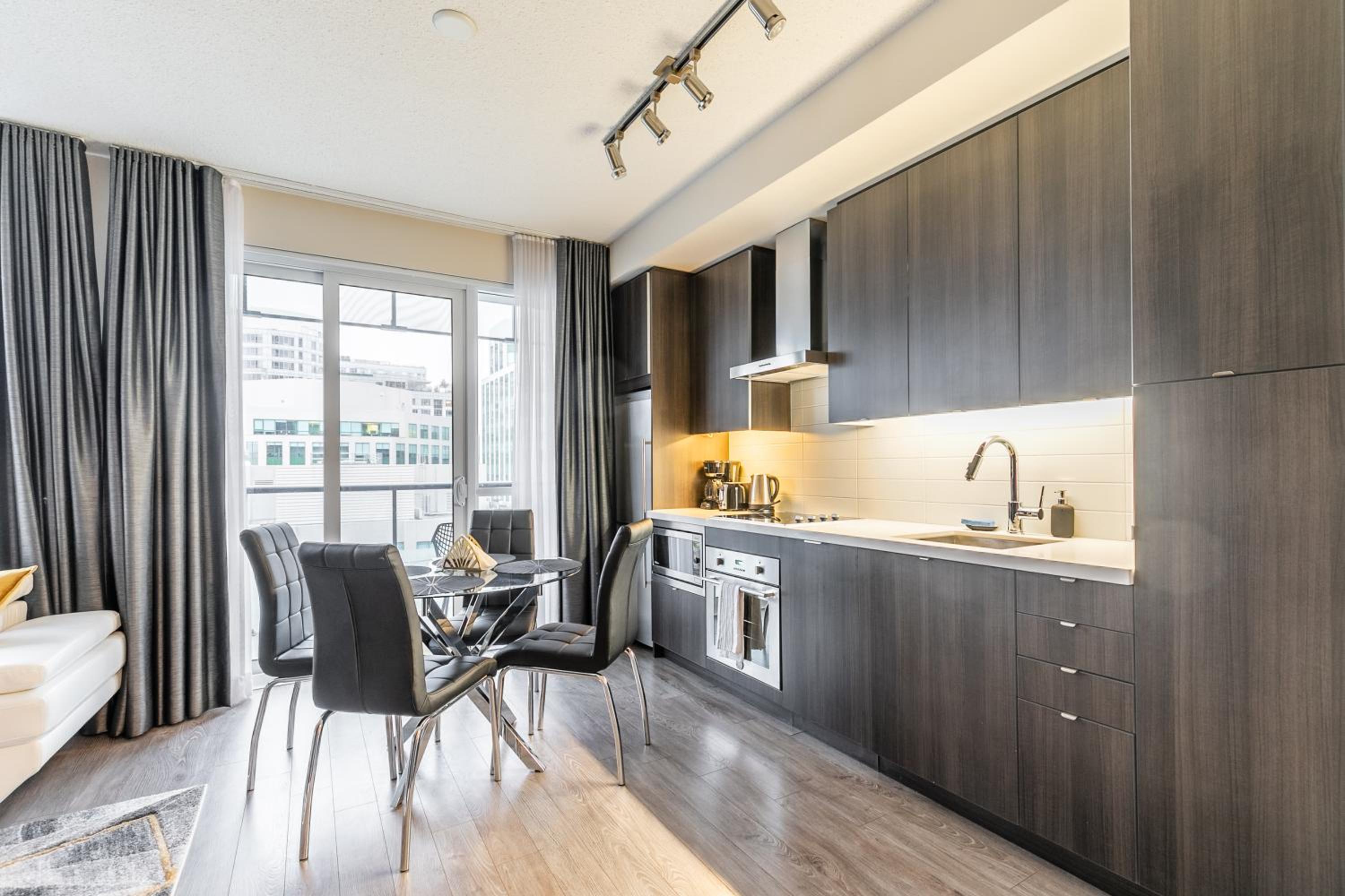 Modern 1 Bedroom Condo Front Street Downtown Toronto