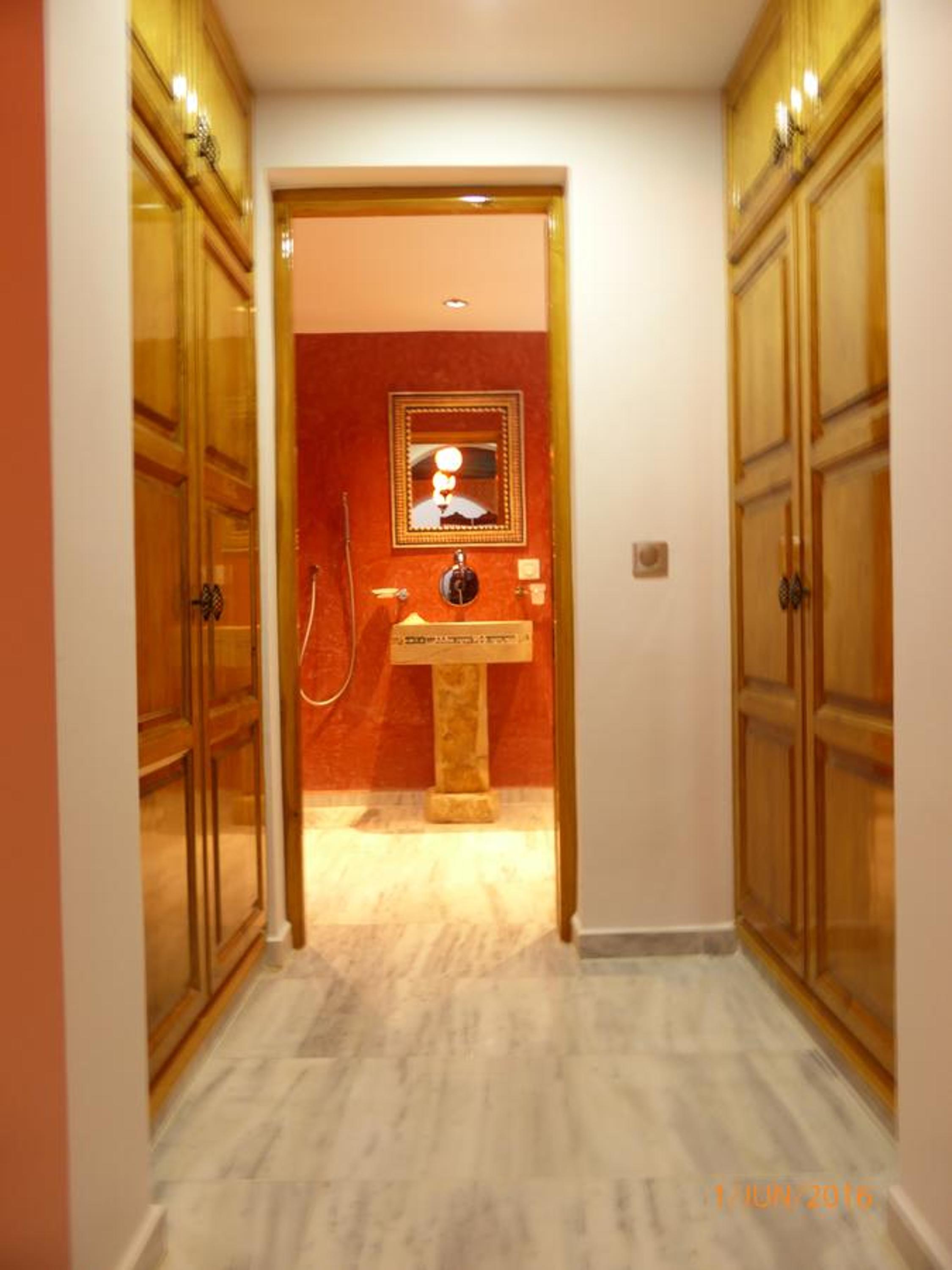 Photo 33