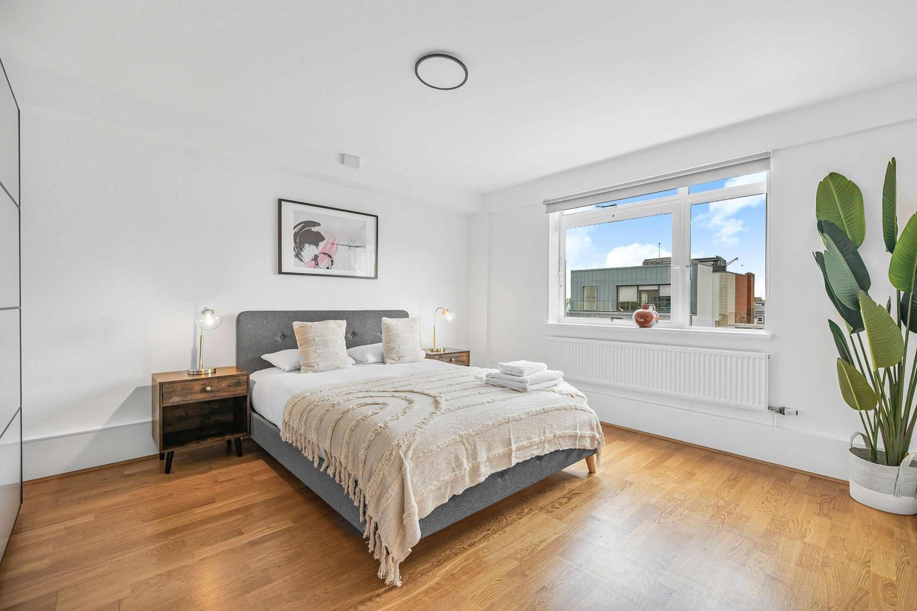 Lumina House - Fitzrovia - by Frankie