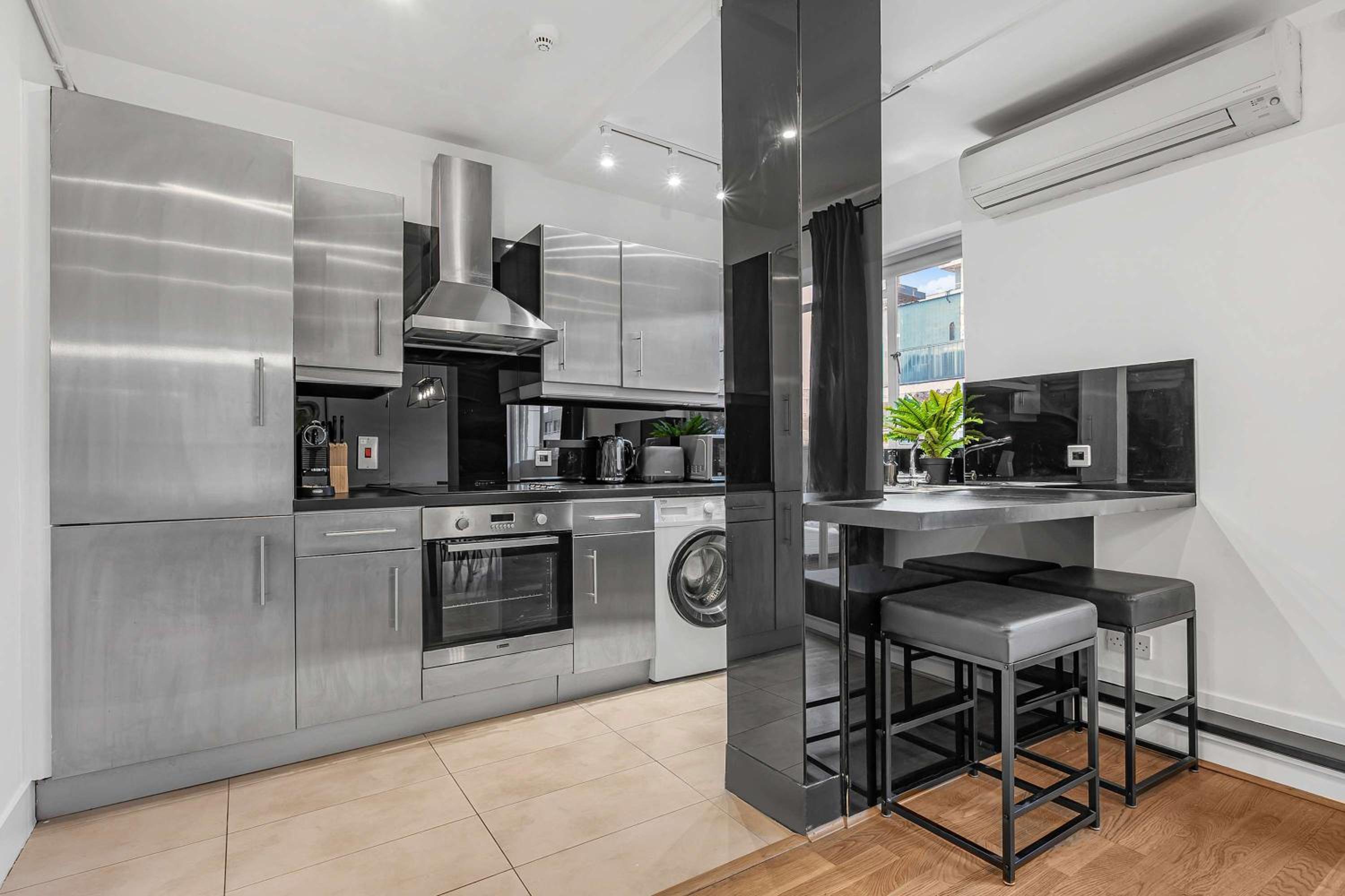 Lumina House - Fitzrovia - by Frankie
