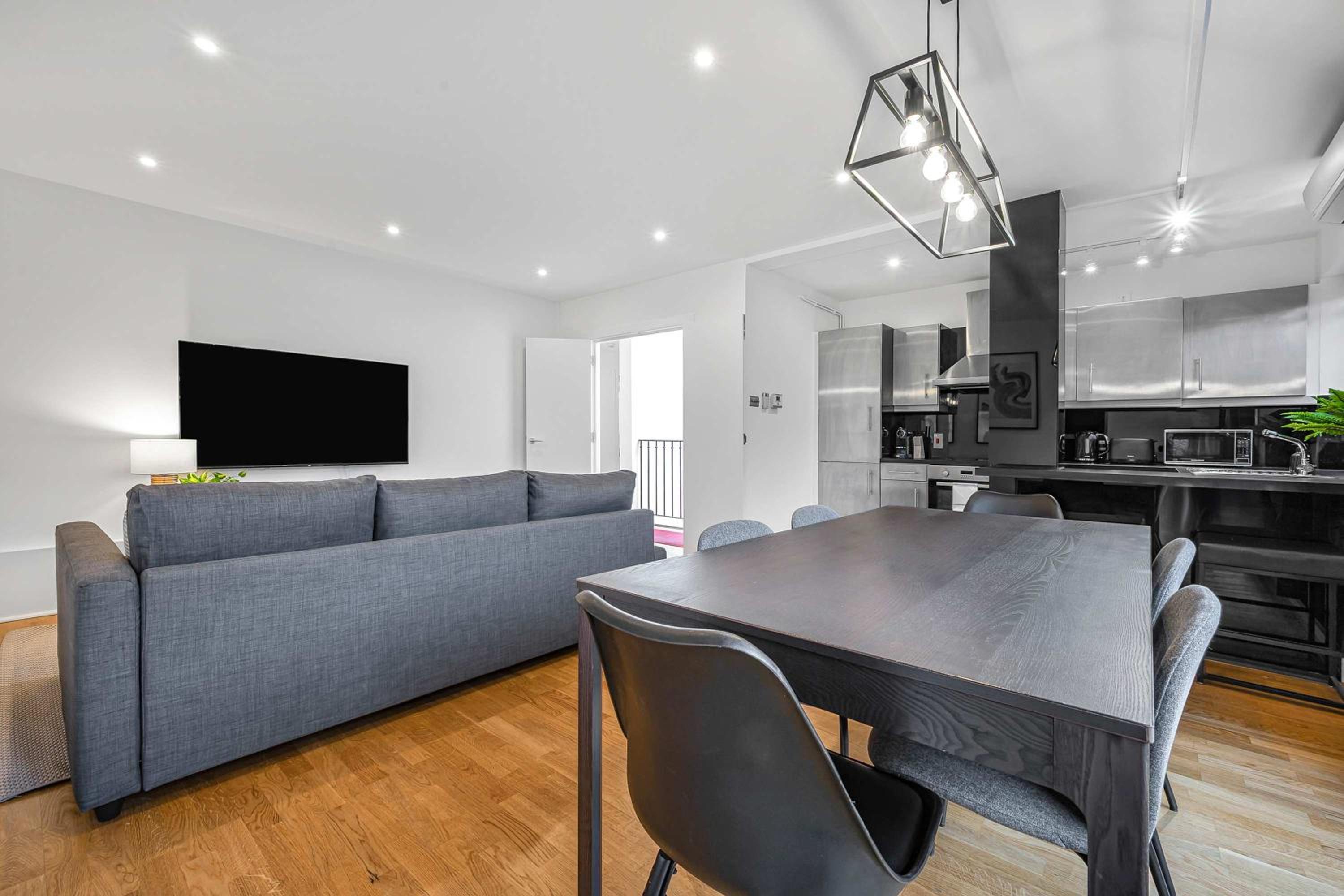Lumina House - Fitzrovia - by Frankie