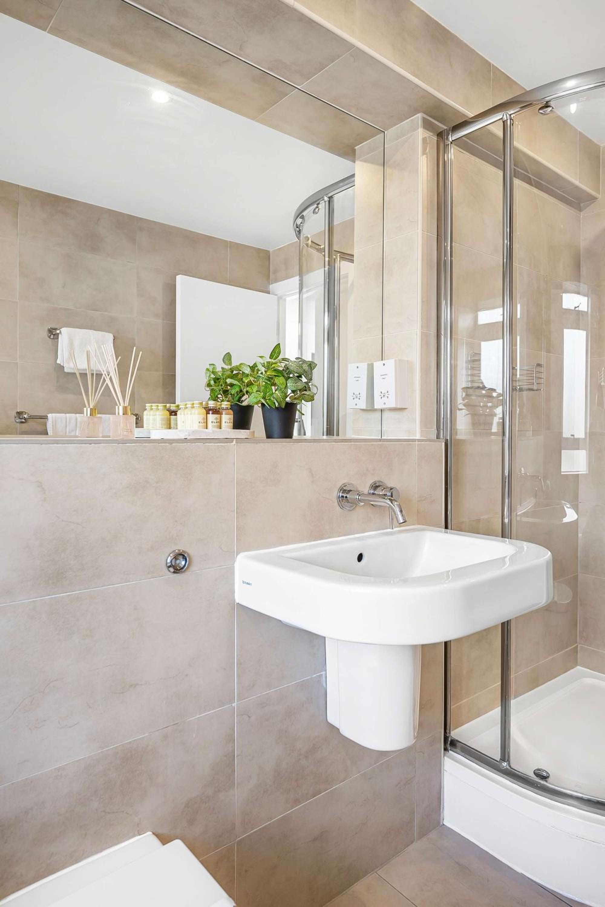 Lumina House - Fitzrovia - by Frankie