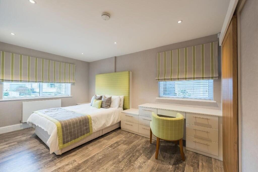 Luxury Family Beach House with Sea Views -Sleeps 8