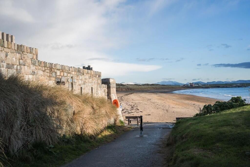 Luxury Family Beach House with Sea Views -Sleeps 8