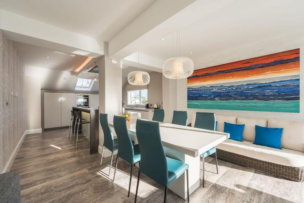 Luxury Family Beach House with Sea Views -Sleeps 8