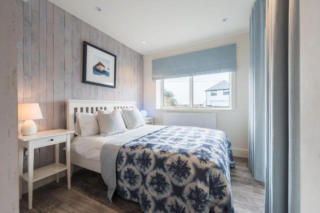 Luxury Family Beach House with Sea Views -Sleeps 8