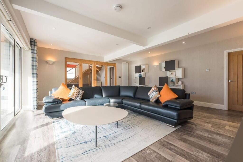 Luxury Family Beach House with Sea Views -Sleeps 8