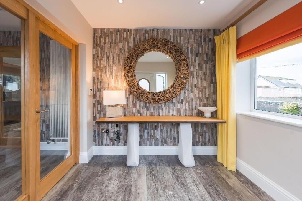 Luxury Family Beach House with Sea Views -Sleeps 8