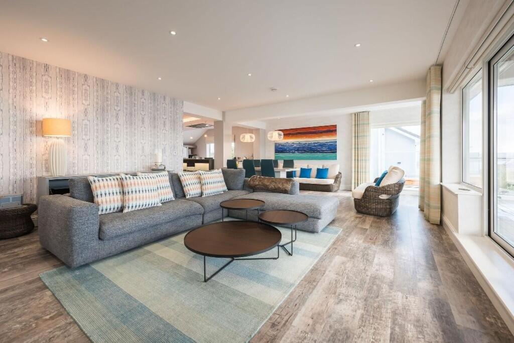 Luxury Family Beach House with Sea Views -Sleeps 8