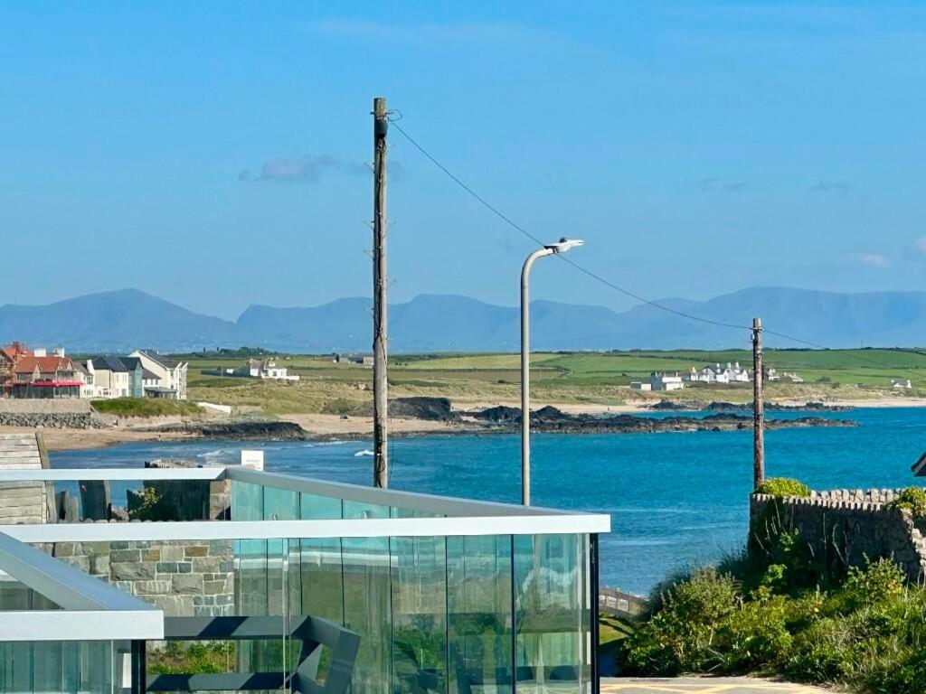 Luxury Family Beach House with Sea Views -Sleeps 8