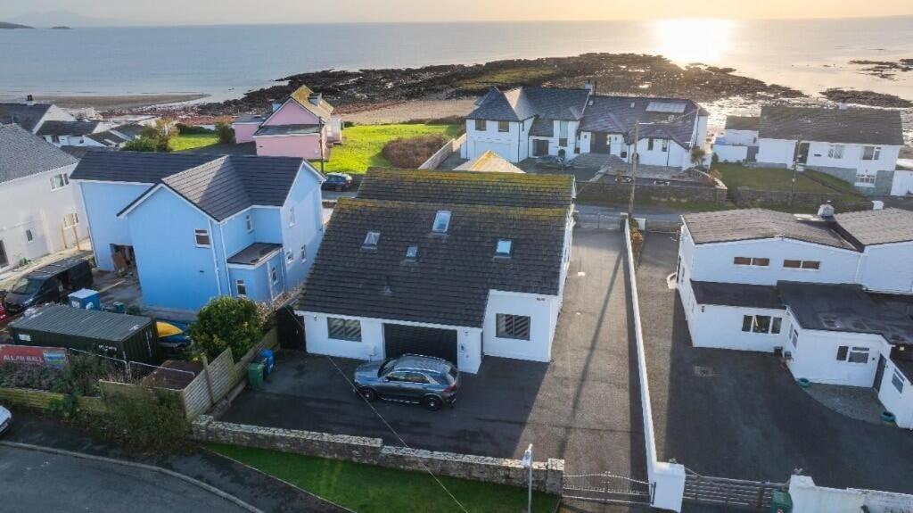 Luxury Family Beach House with Sea Views -Sleeps 8