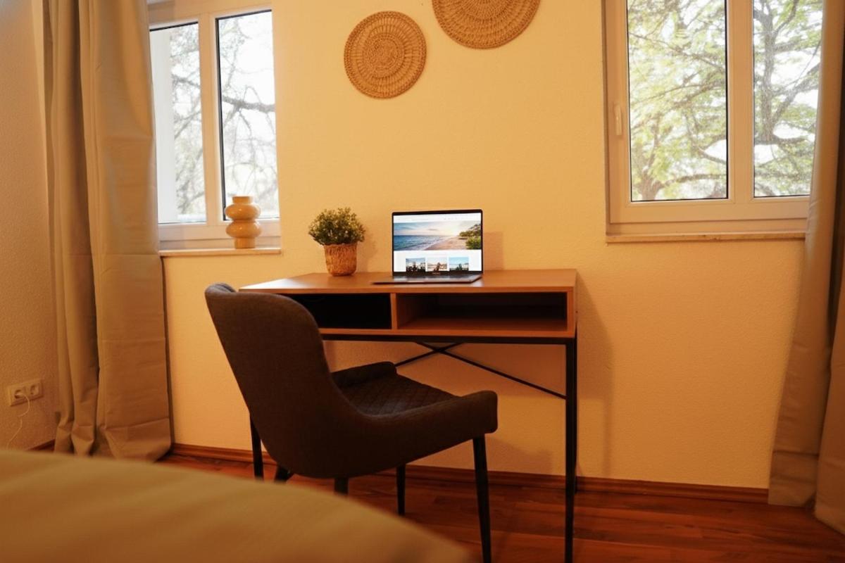 zentrales Apartment mit Fußbodenheizung im ruhigen Hinterhaus, JURA Kaffeevollautomat, Smart-TV, Privater Parkplatz, WIFI, Boxspringbetten