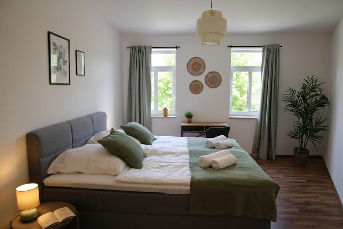 zentrales Apartment mit Fußbodenheizung im ruhigen Hinterhaus, JURA Kaffeevollautomat, Smart-TV, Privater Parkplatz, WIFI, Boxspringbetten