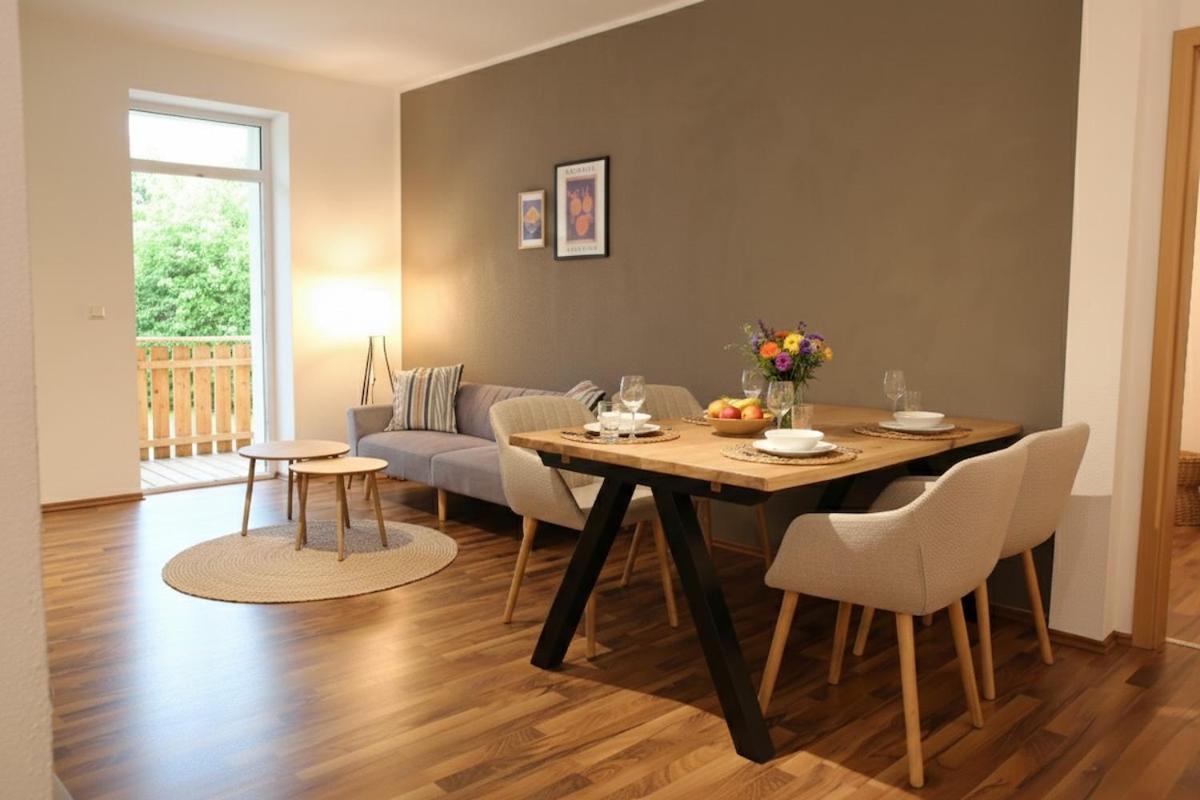 zentrales Apartment mit Fußbodenheizung im ruhigen Hinterhaus, JURA Kaffeevollautomat, Smart-TV, Privater Parkplatz, WIFI, Boxspringbetten