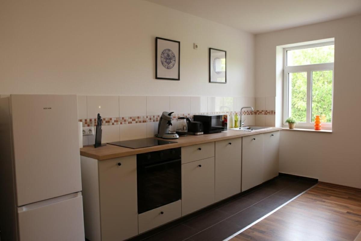 zentrales Apartment mit Fußbodenheizung im ruhigen Hinterhaus, JURA Kaffeevollautomat, Smart-TV, Privater Parkplatz, WIFI, Boxspringbetten