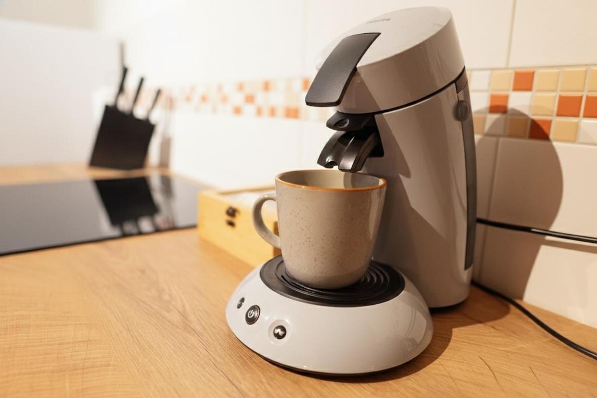 zentrales Apartment mit Fußbodenheizung im ruhigen Hinterhaus, JURA Kaffeevollautomat, Smart-TV, Privater Parkplatz, WIFI, Boxspringbetten