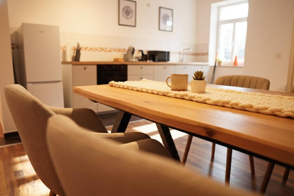 zentrales Apartment mit Fußbodenheizung im ruhigen Hinterhaus, JURA Kaffeevollautomat, Smart-TV, Privater Parkplatz, WIFI, Boxspringbetten