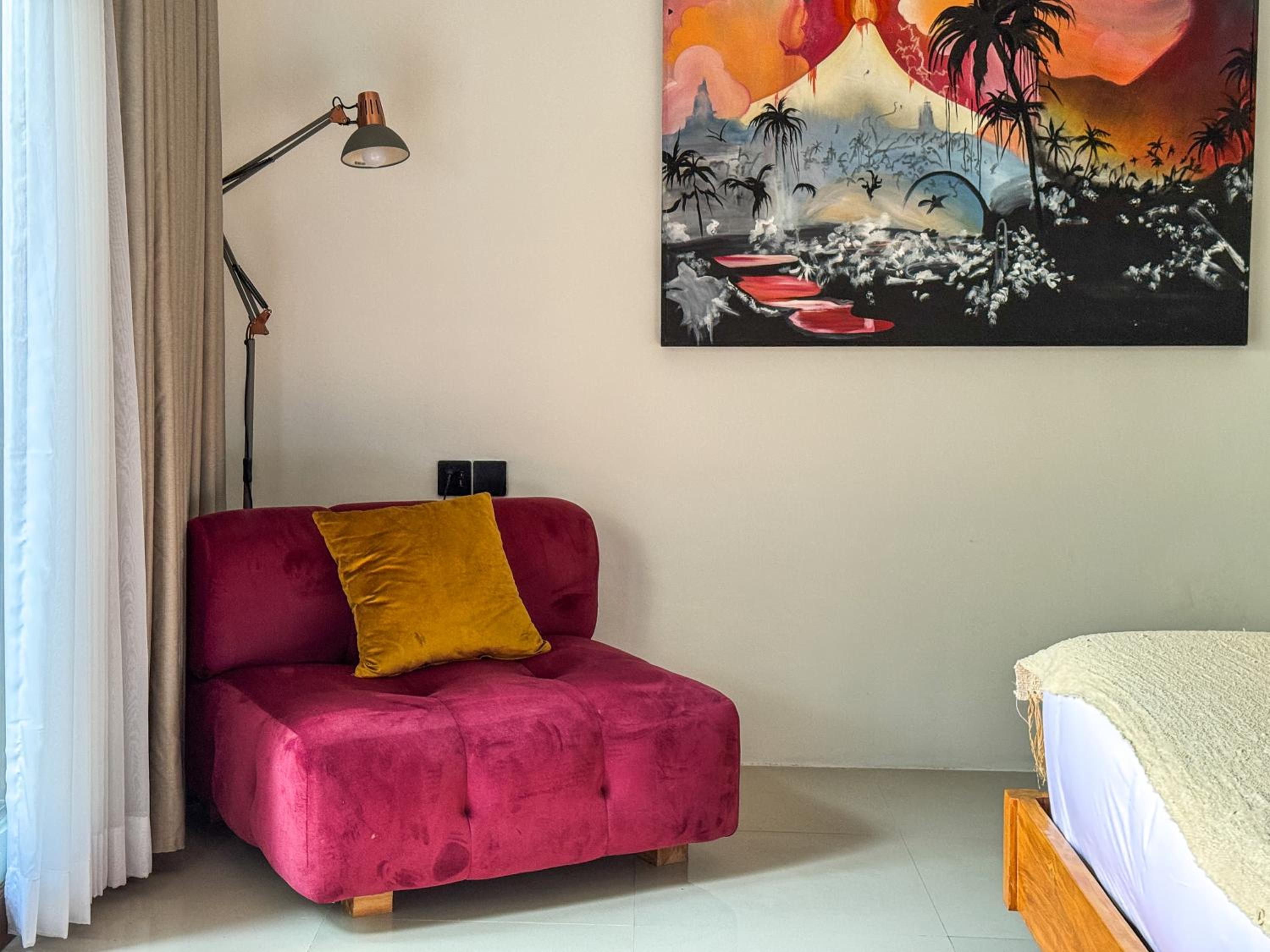 Modern 2-Bedroom Villa with Private Pool, 7m from Beach