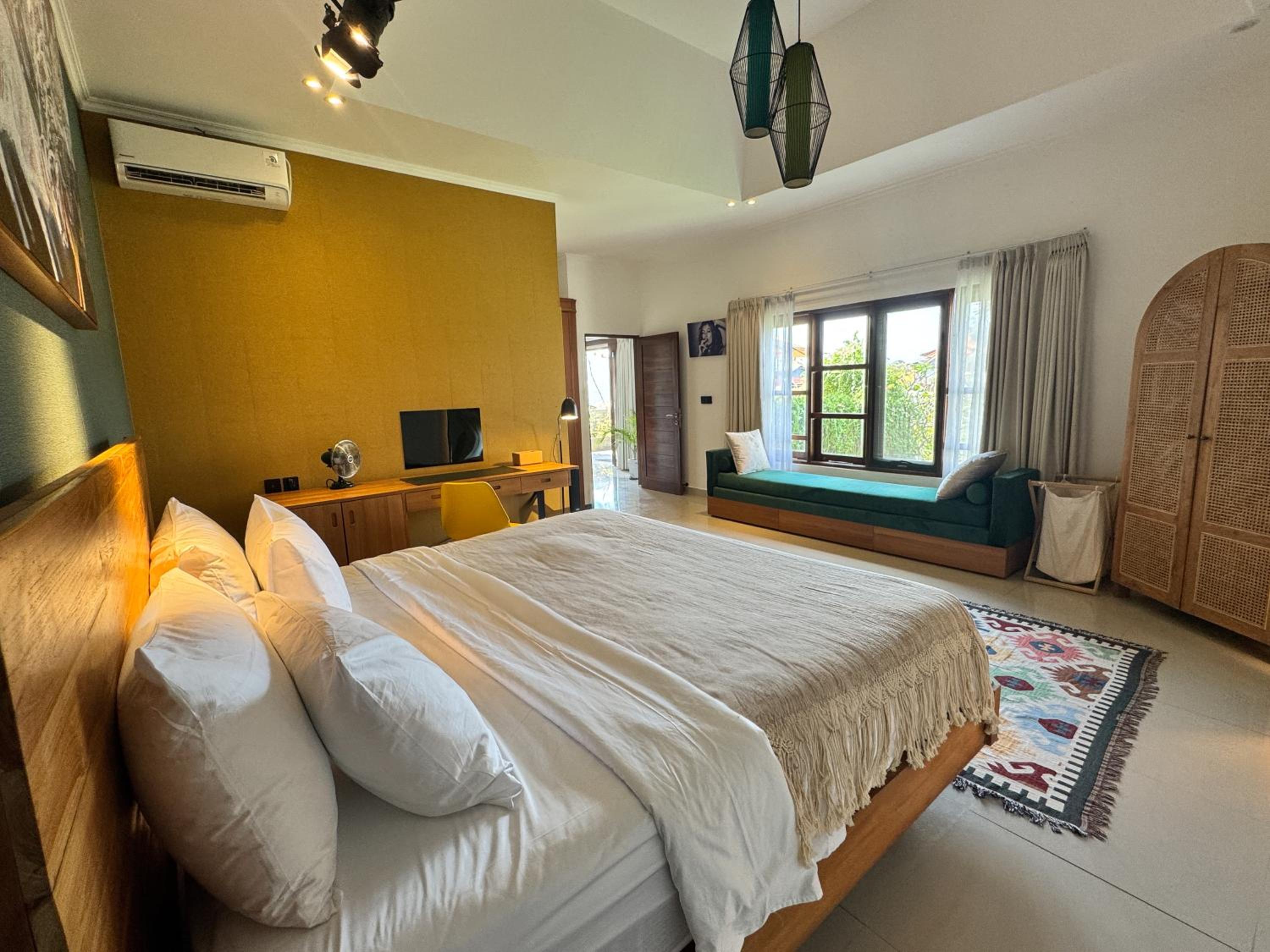 Modern 2-Bedroom Villa with Private Pool, 7m from Beach