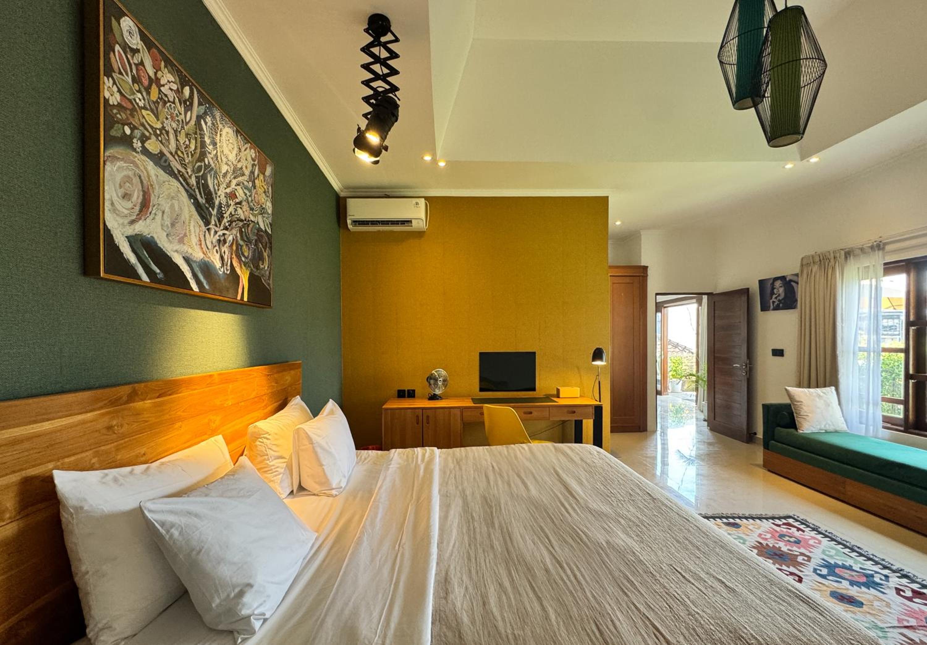 Modern 2-Bedroom Villa with Private Pool, 7m from Beach