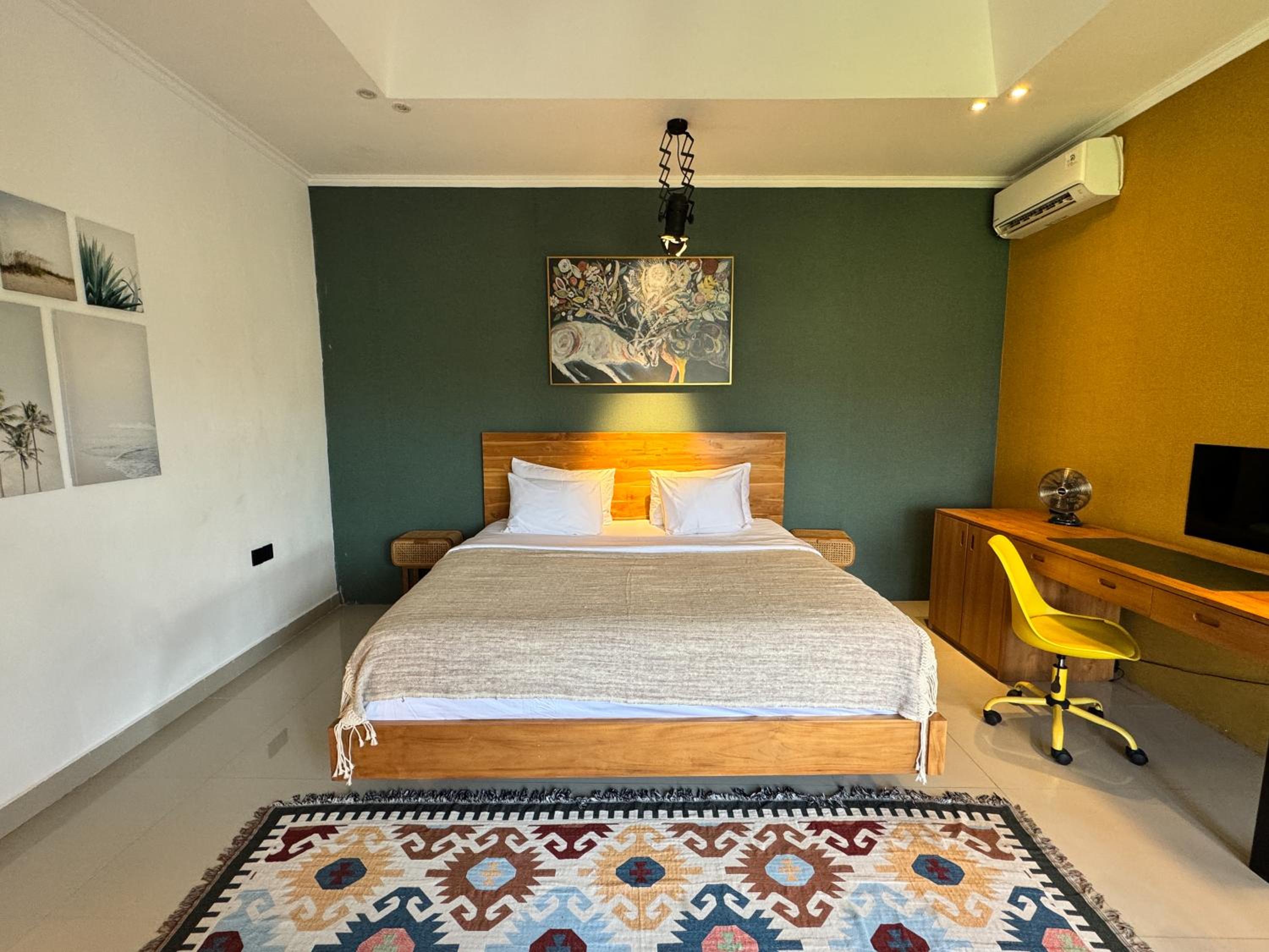 Modern 2-Bedroom Villa with Private Pool, 7m from Beach