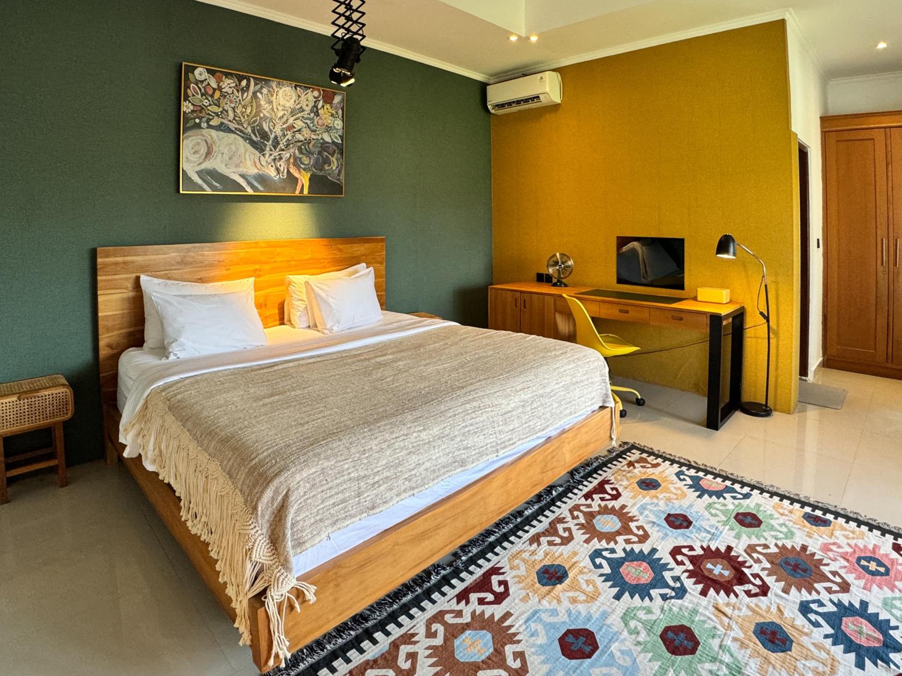 Modern 2-Bedroom Villa with Private Pool, 7m from Beach