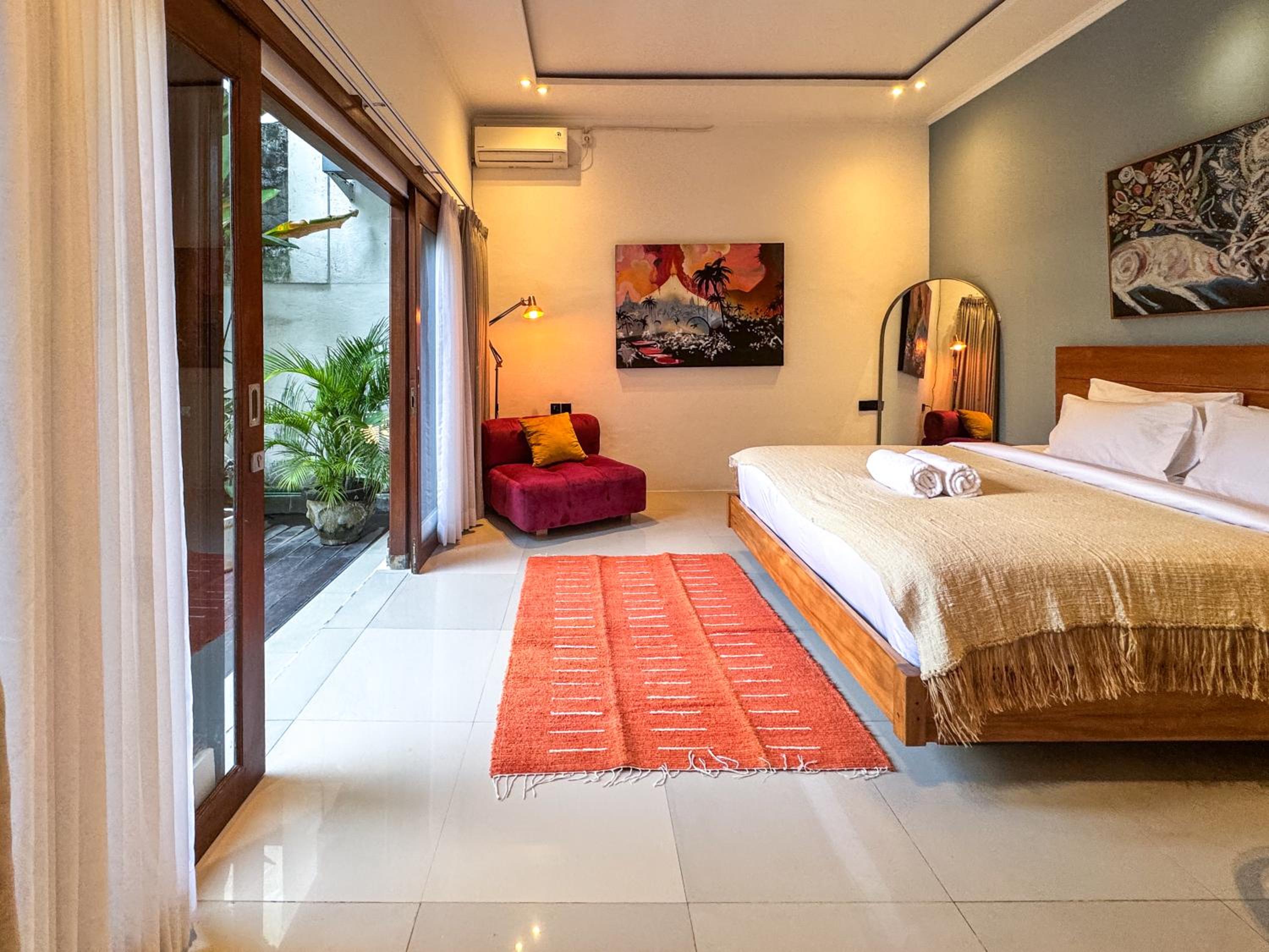 Modern 2-Bedroom Villa with Private Pool, 7m from Beach