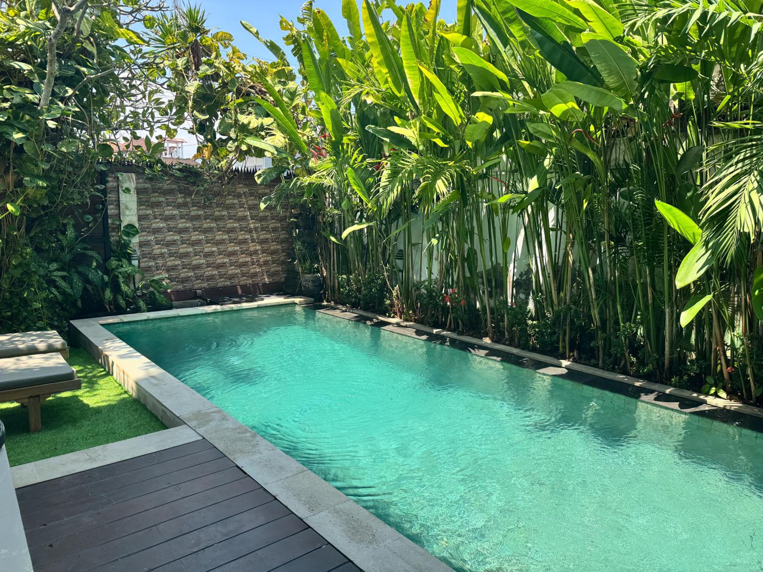 Modern 2-Bedroom Villa with Private Pool, 7m from Beach
