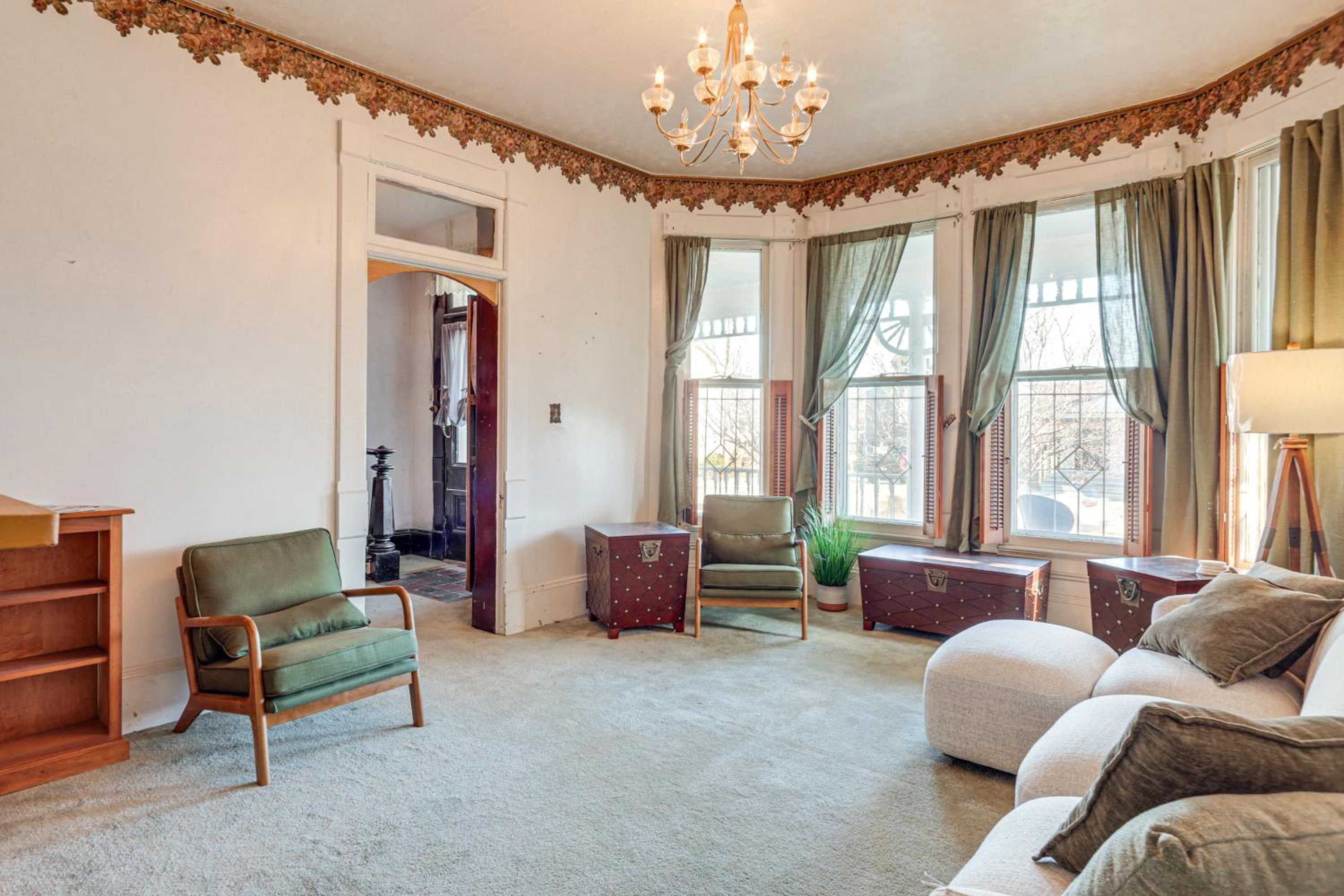 2 Blocks to Ohio River! Historic Victorian Gem