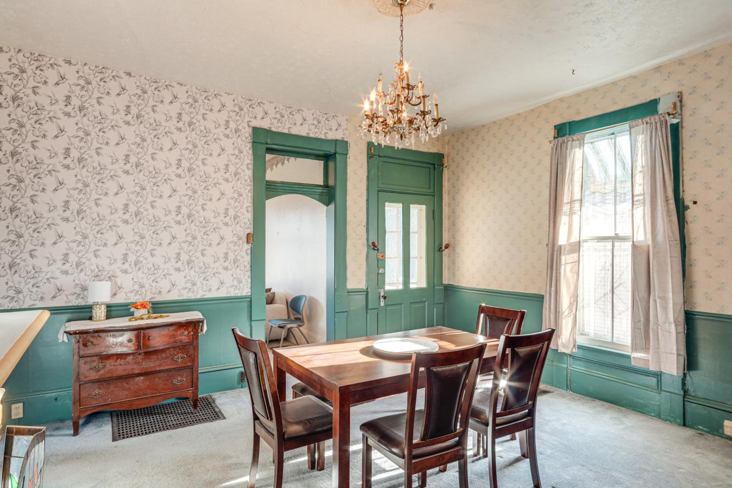 2 Blocks to Ohio River! Historic Victorian Gem