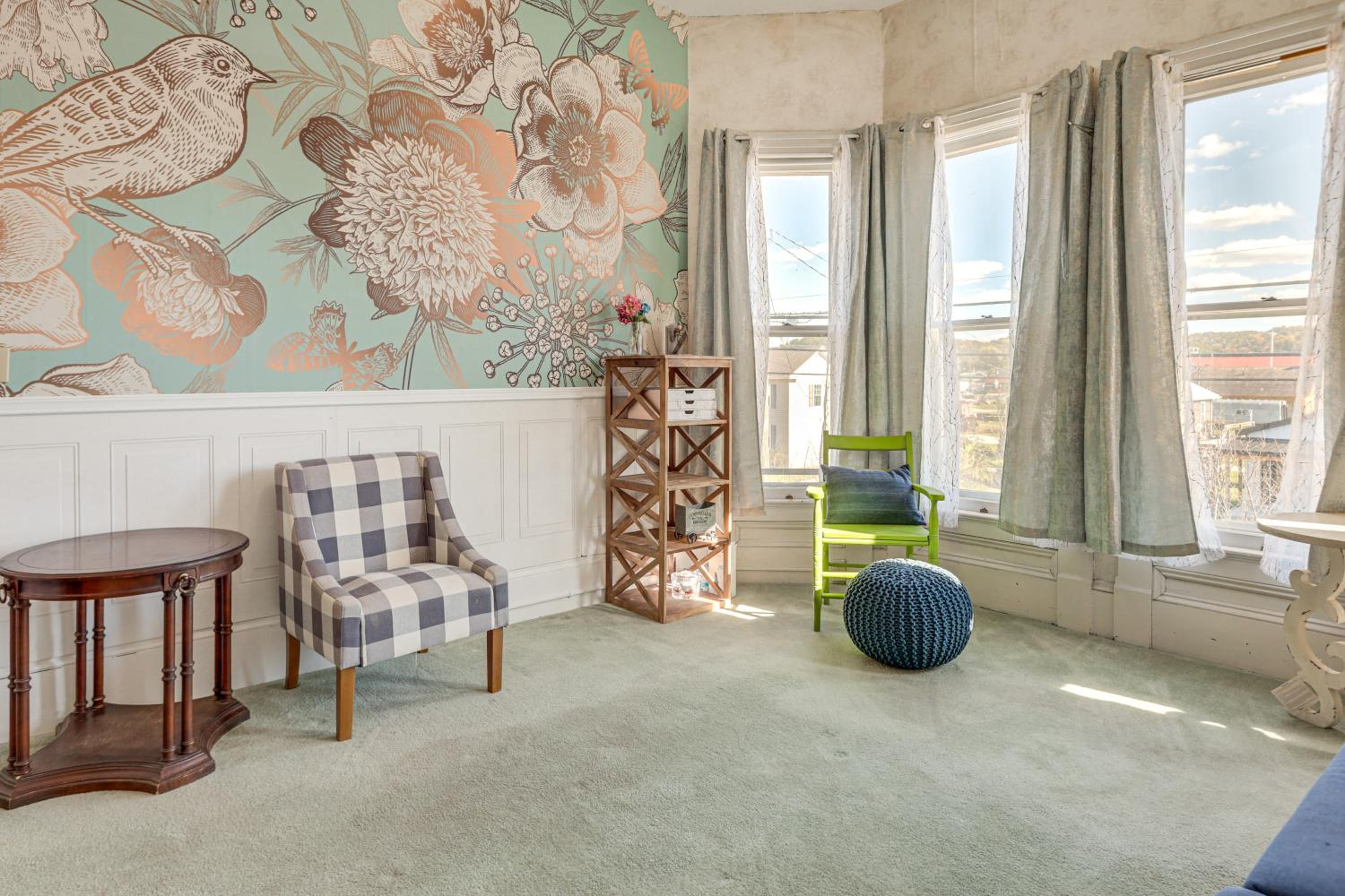 2 Blocks to Ohio River! Historic Victorian Gem