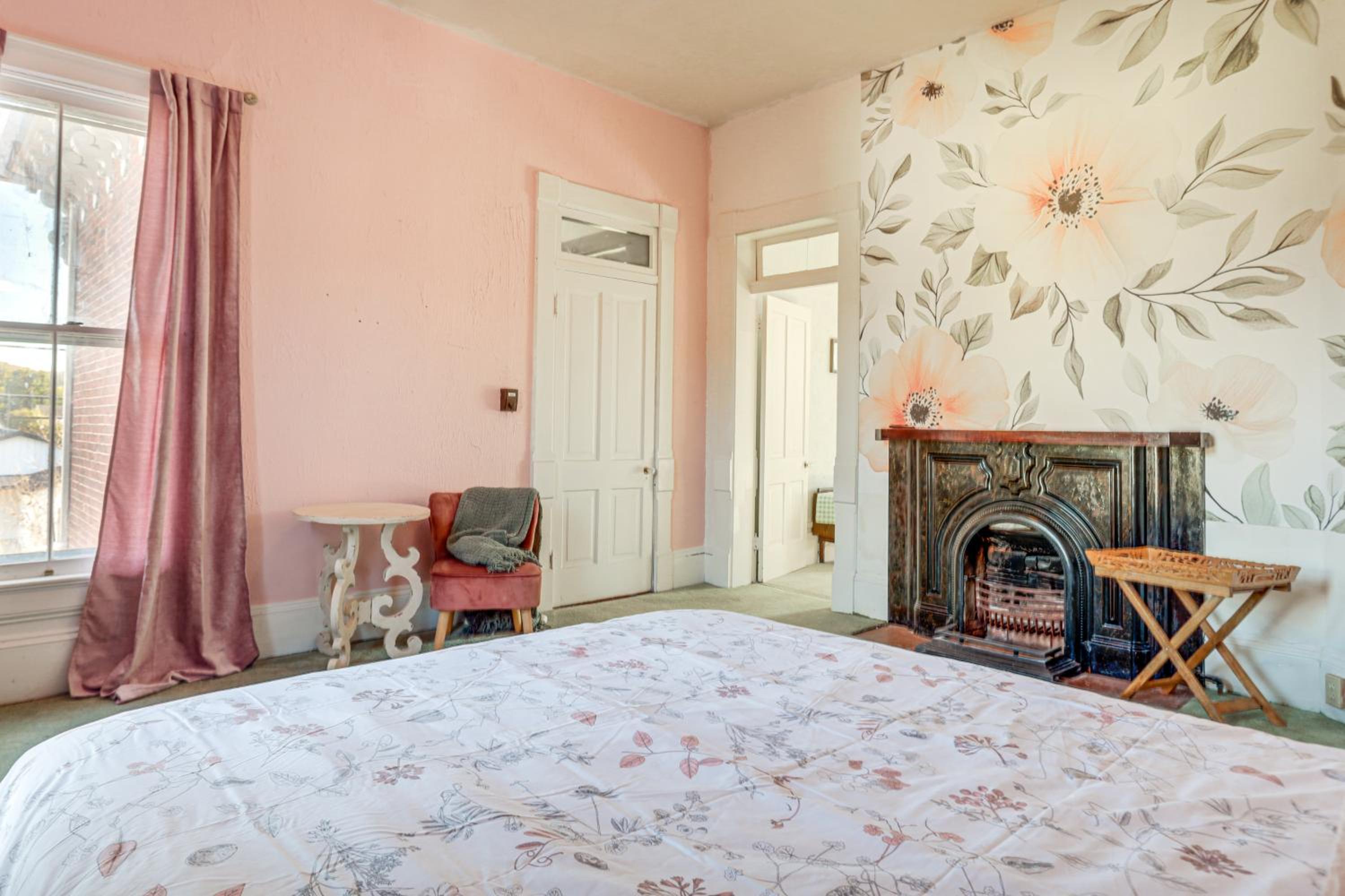 2 Blocks to Ohio River! Historic Victorian Gem